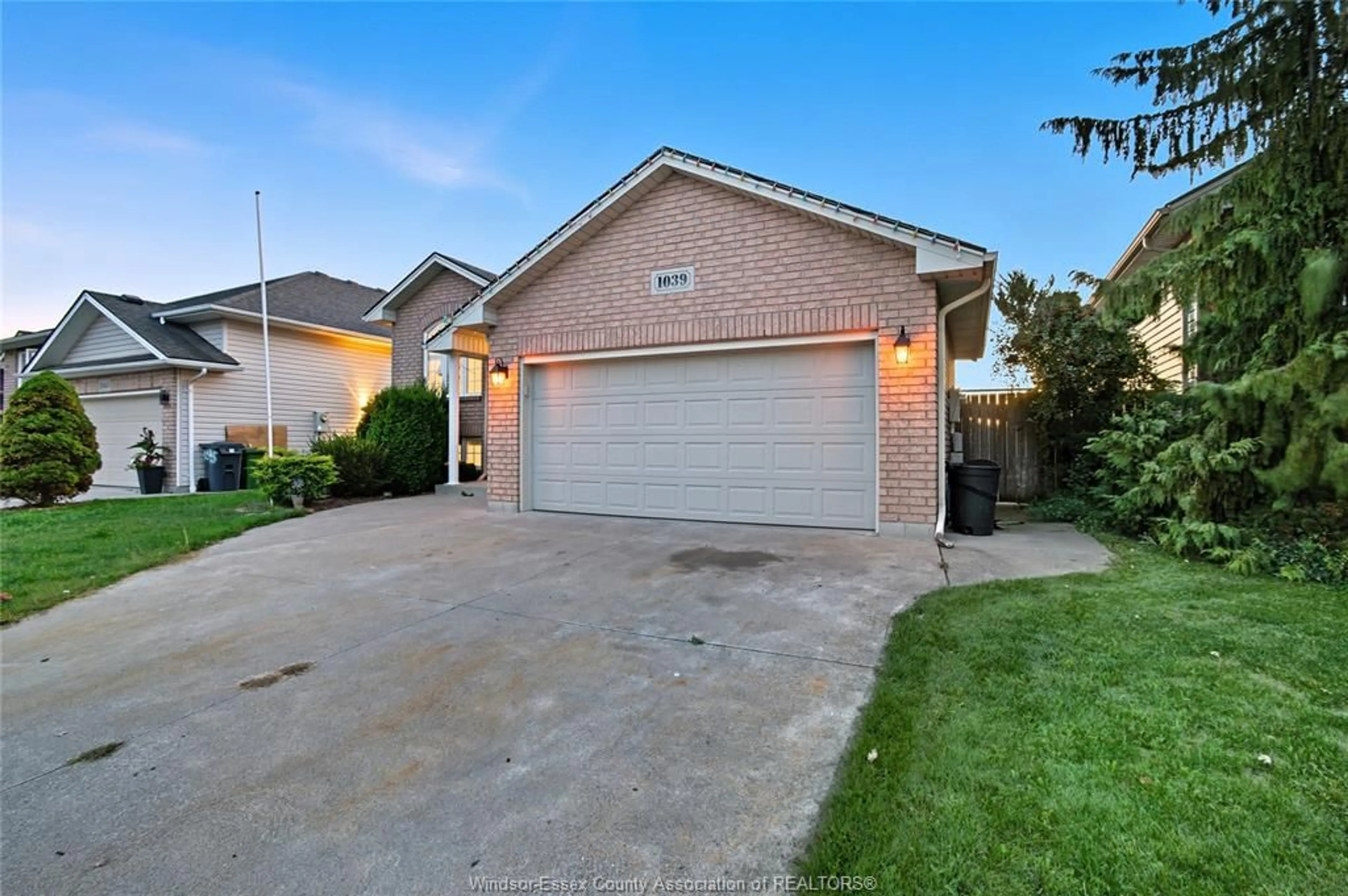 Unknown for 1039 CLOVER, Windsor Ontario N8P 1V8