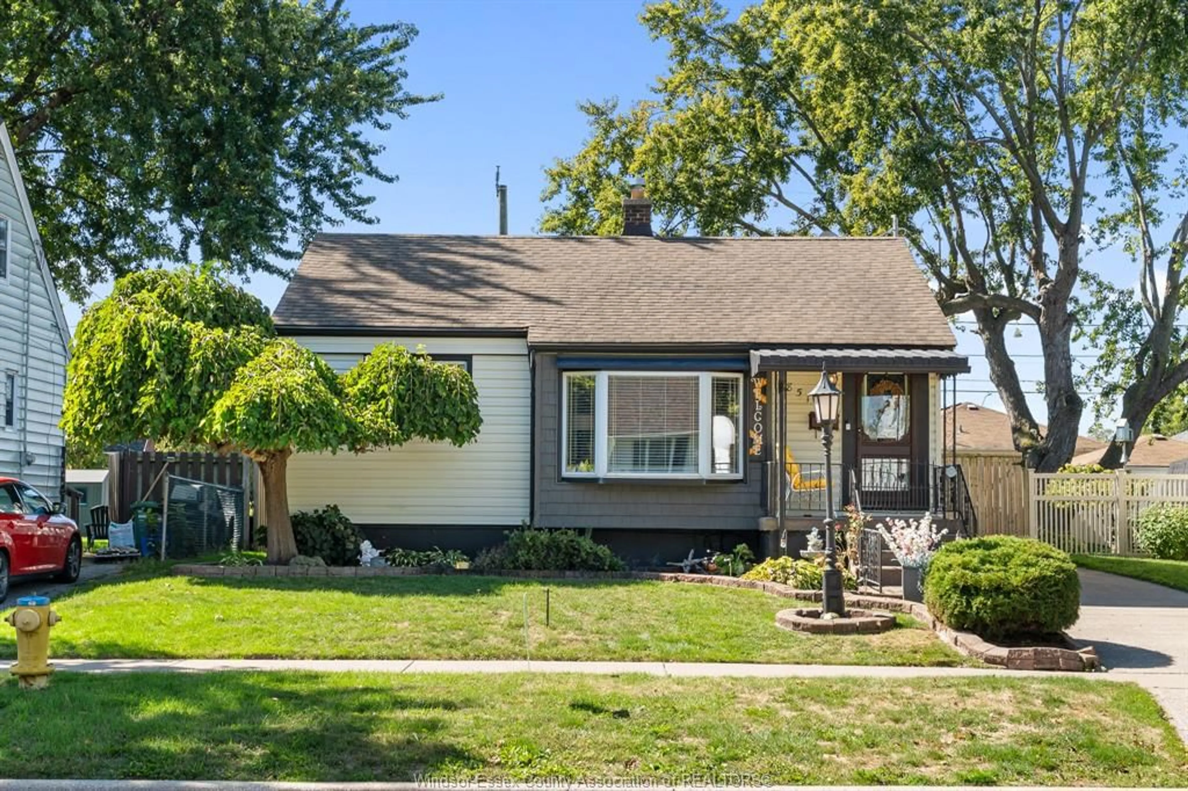 Home with vinyl exterior material, street for 1851 LARKIN, Windsor Ontario N8W 4G6