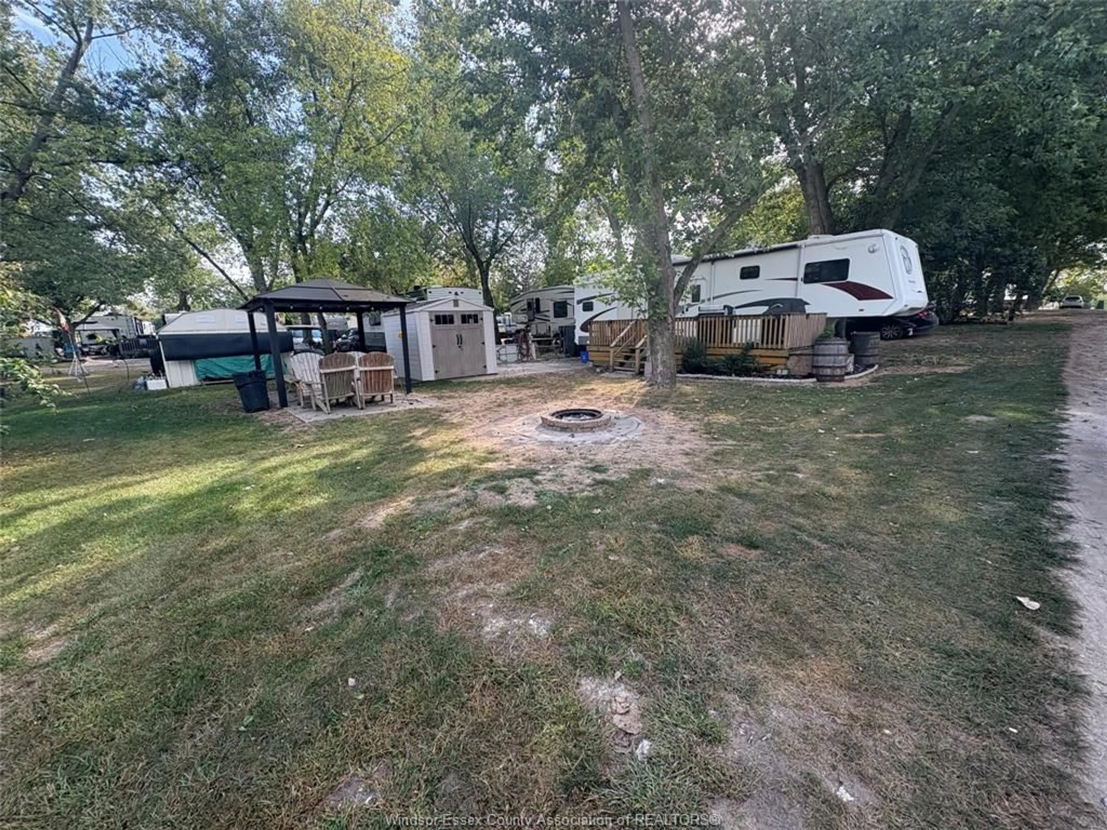 A pic from outside/outdoor area/front of a property/back of a property/a pic from drone, water/lake/river/ocean view for 33 CHESTNUT St, Leamington Ontario N0P 2G0