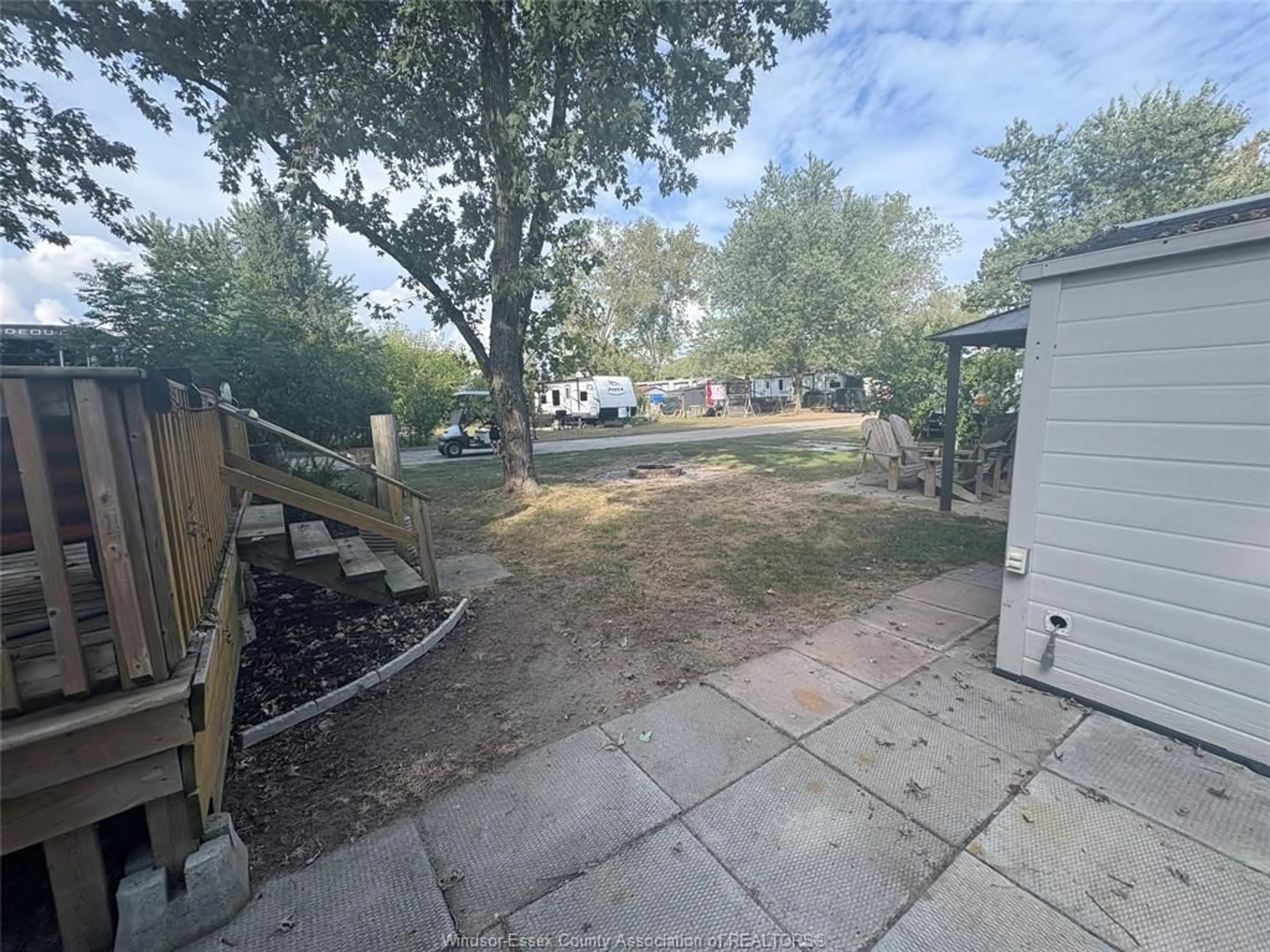 A pic from outside/outdoor area/front of a property/back of a property/a pic from drone, unknown for 33 CHESTNUT St, Leamington Ontario N0P 2G0