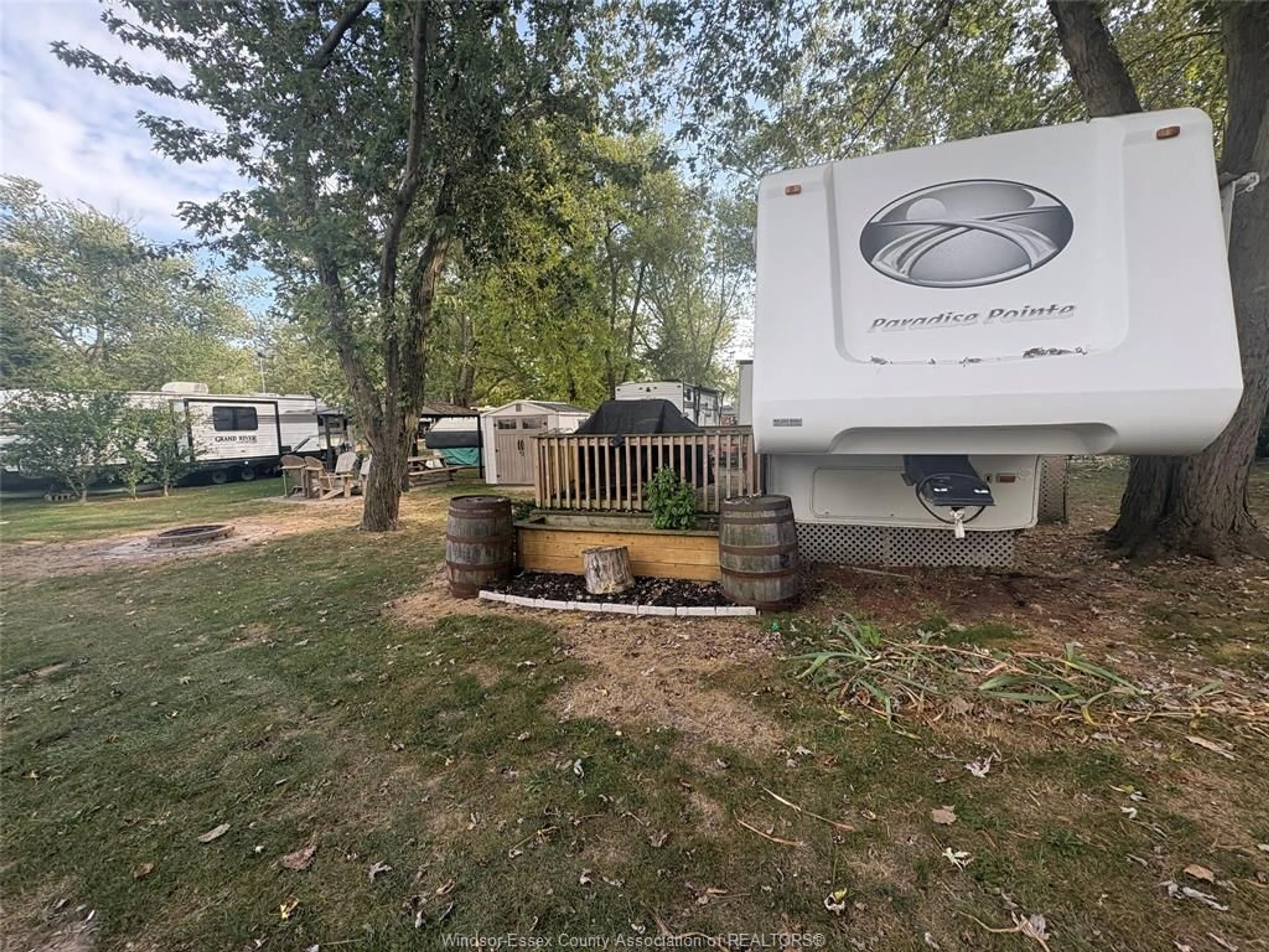 A pic from outside/outdoor area/front of a property/back of a property/a pic from drone, unknown for 33 CHESTNUT St, Leamington Ontario N0P 2G0