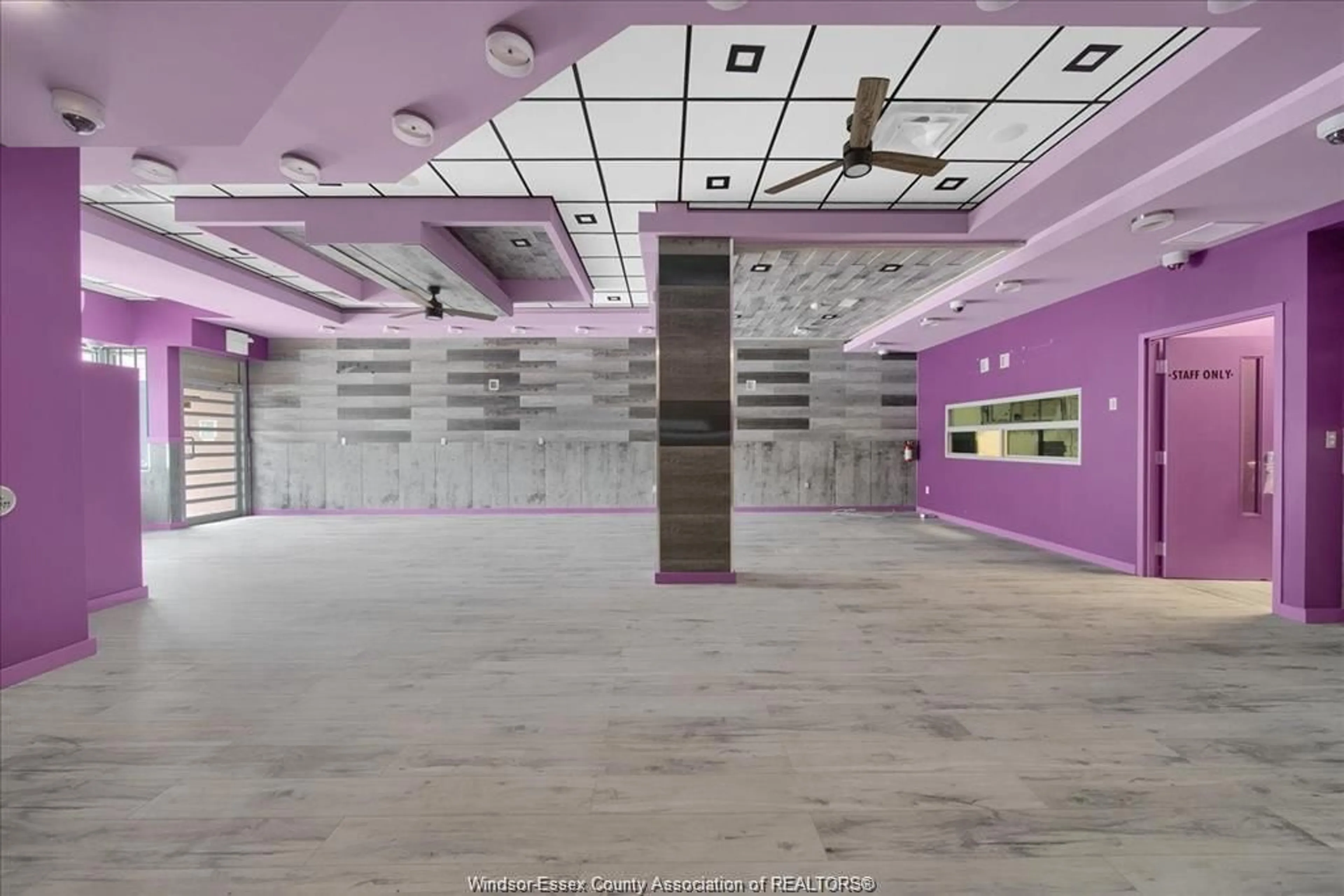 Indoor foyer for 1326 OTTAWA, Windsor Ontario N8X 2E8