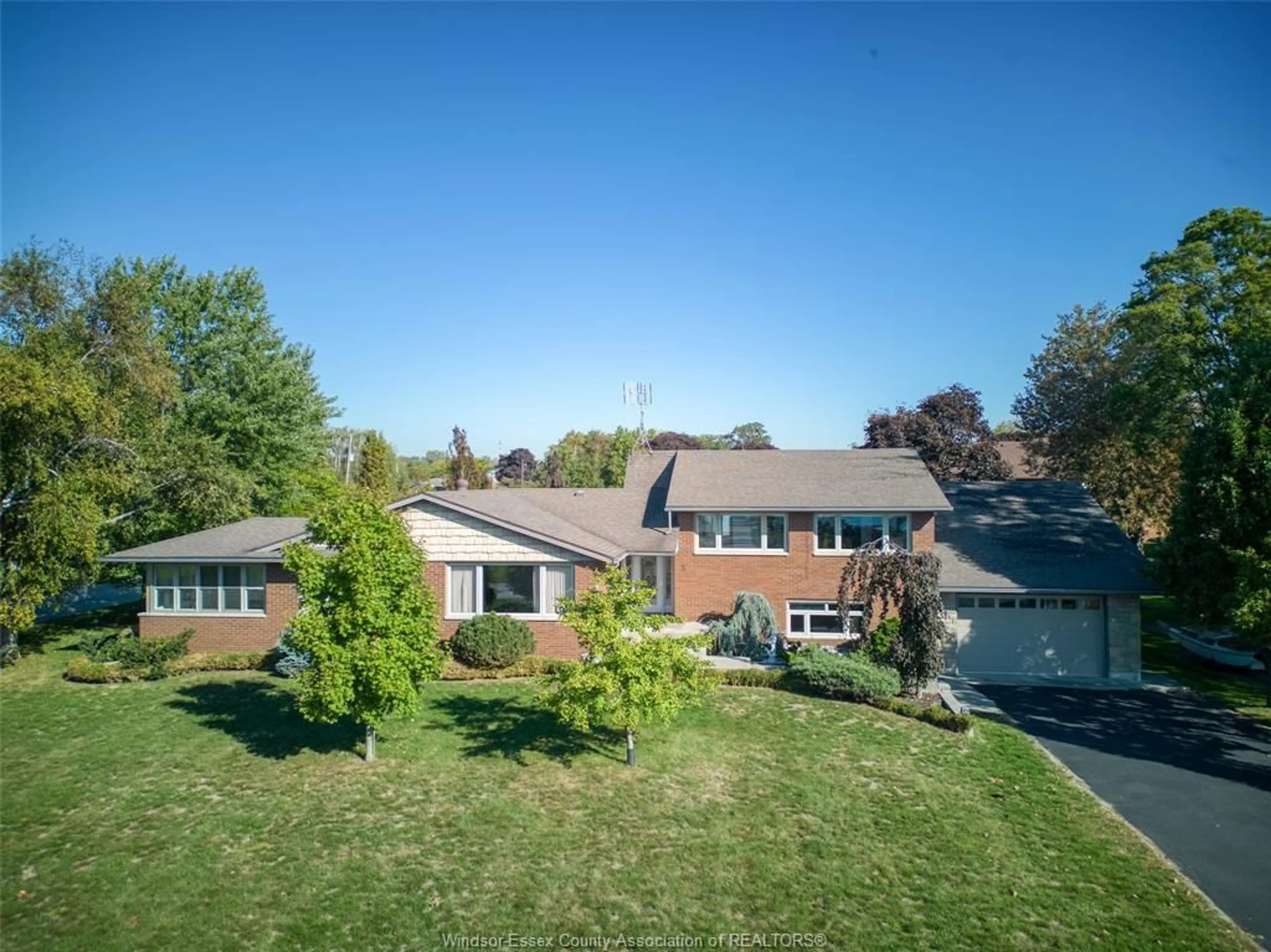 A pic from outside/outdoor area/front of a property/back of a property/a pic from drone, street for 3 BETH, Leamington Ontario N8H 3Z8