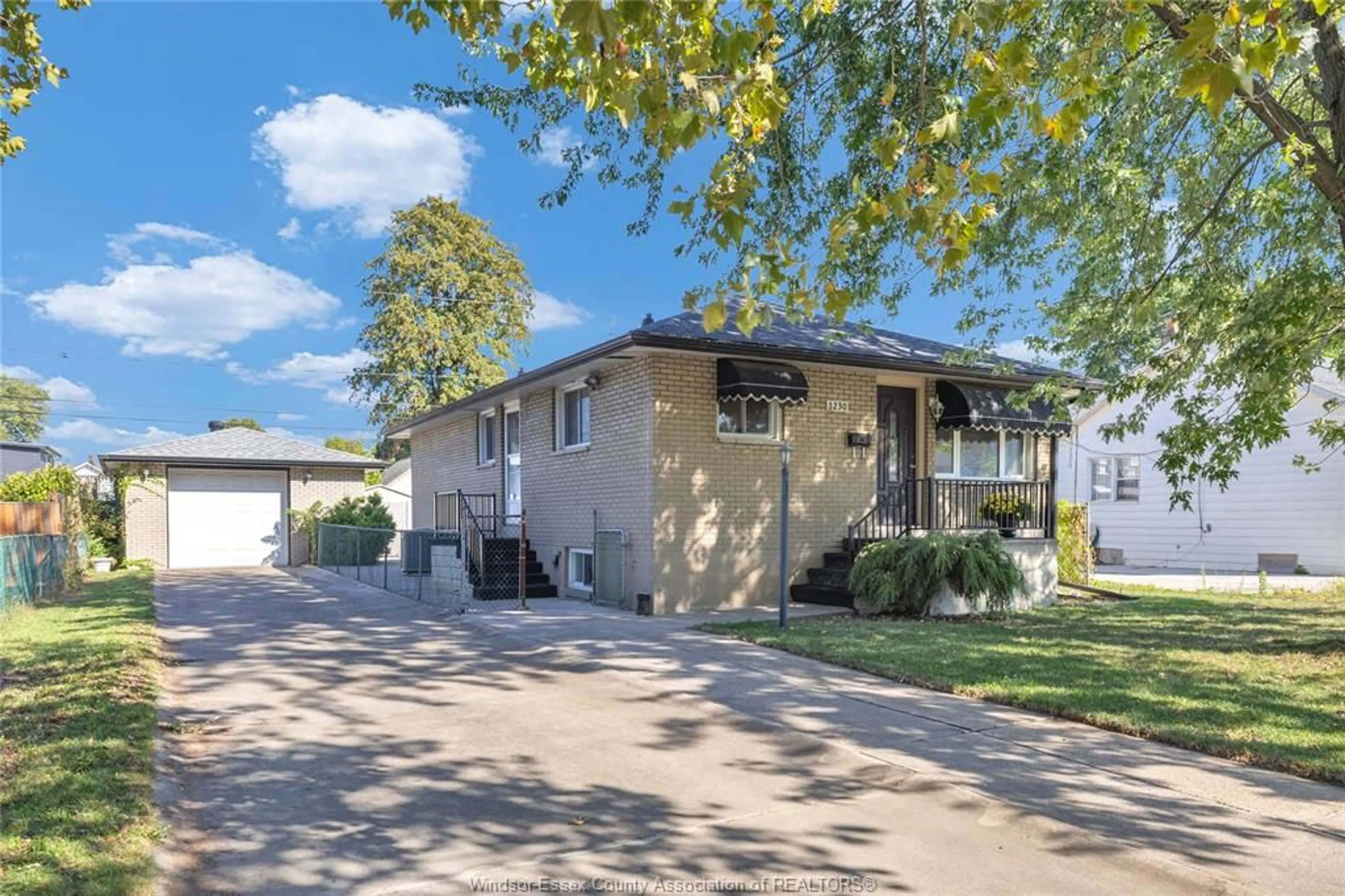 Home with vinyl exterior material, street for 1230 WESTCOTT Rd, Windsor Ontario N8Y 4C1