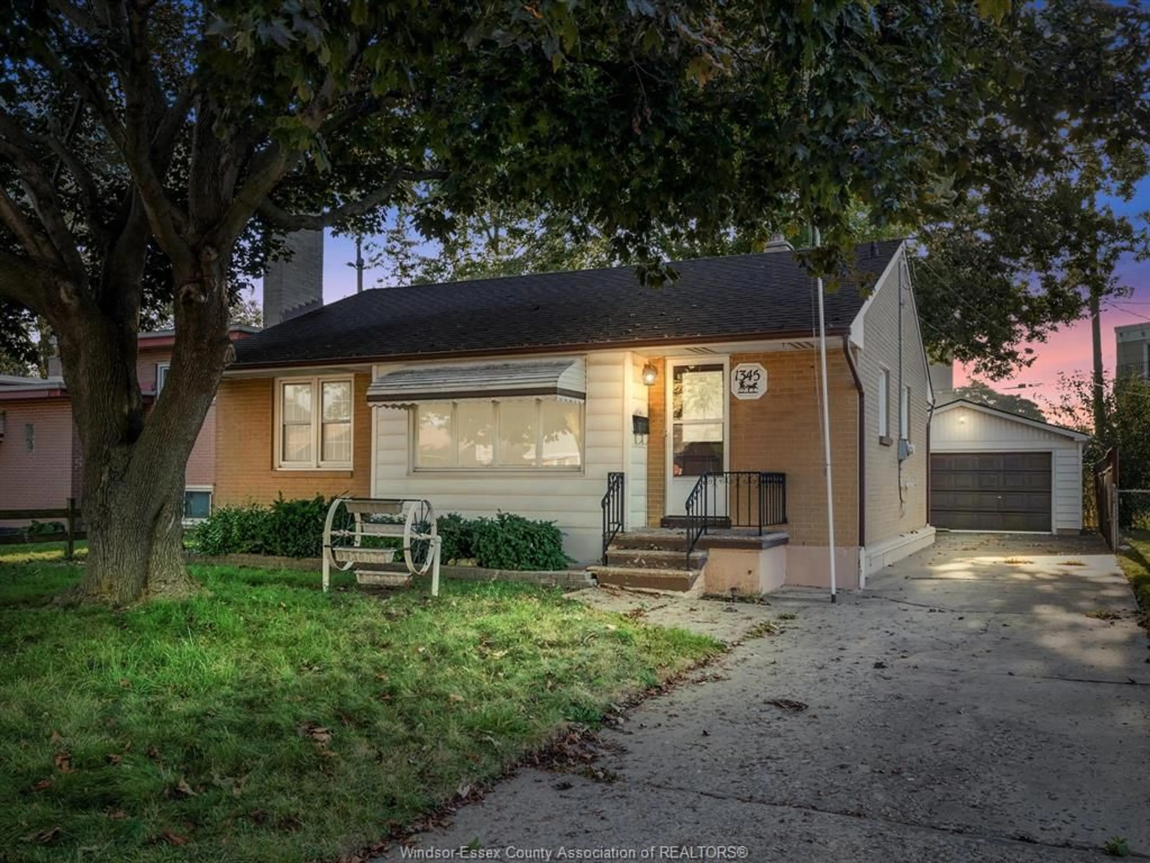 Unknown for 1345 MARLBOROUGH Blvd, Windsor Ontario N9C 1Y8