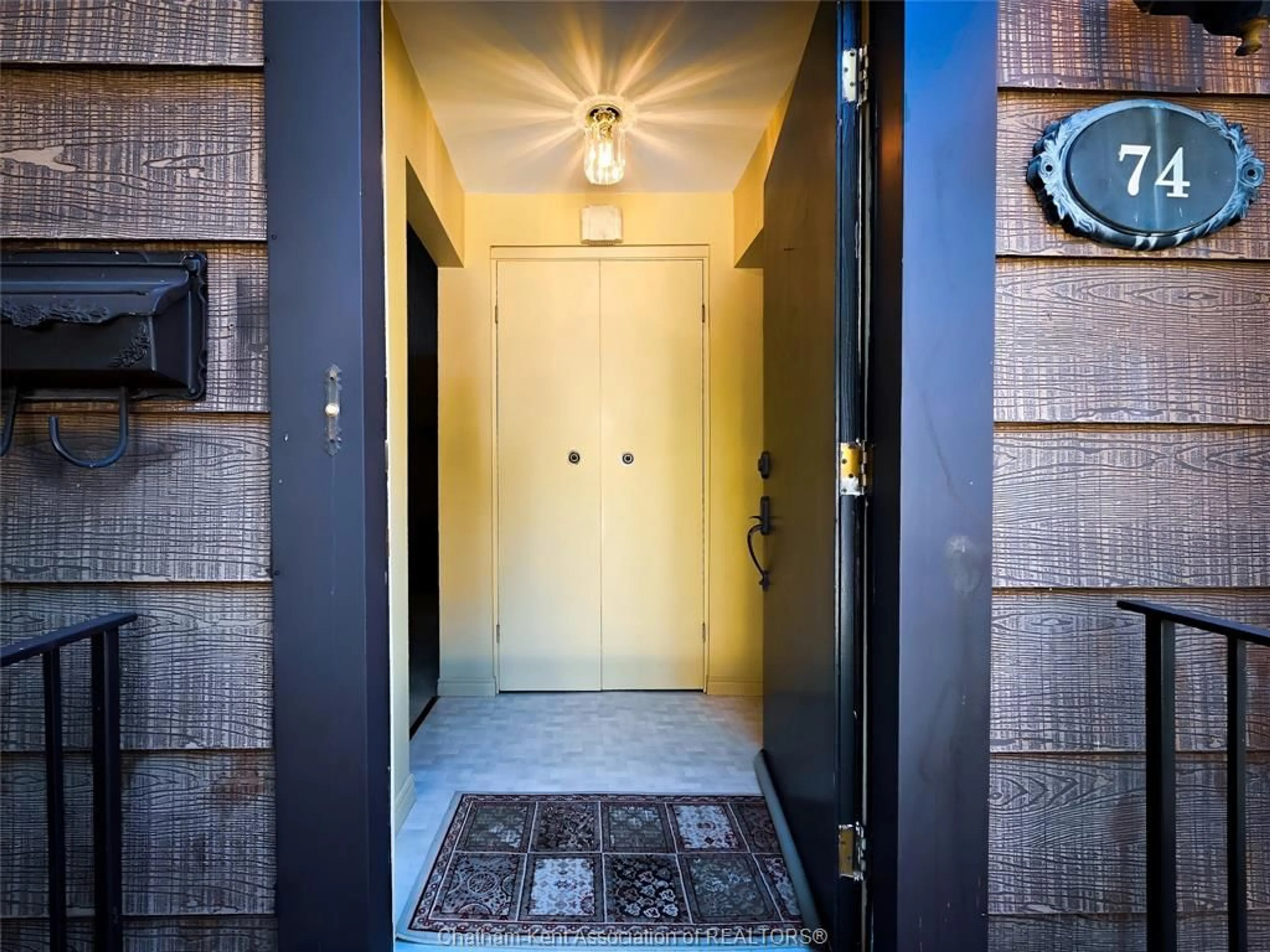 Indoor entryway for 74 Amelia St, Chatham Ontario N7L 2B8