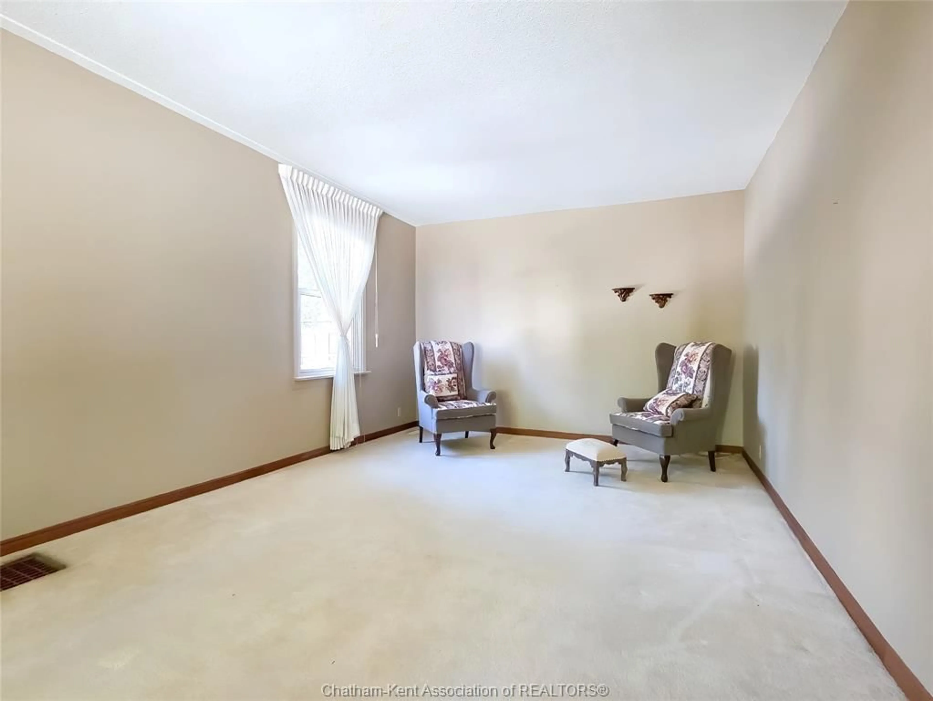 A pic of a room for 74 Amelia St, Chatham Ontario N7L 2B8