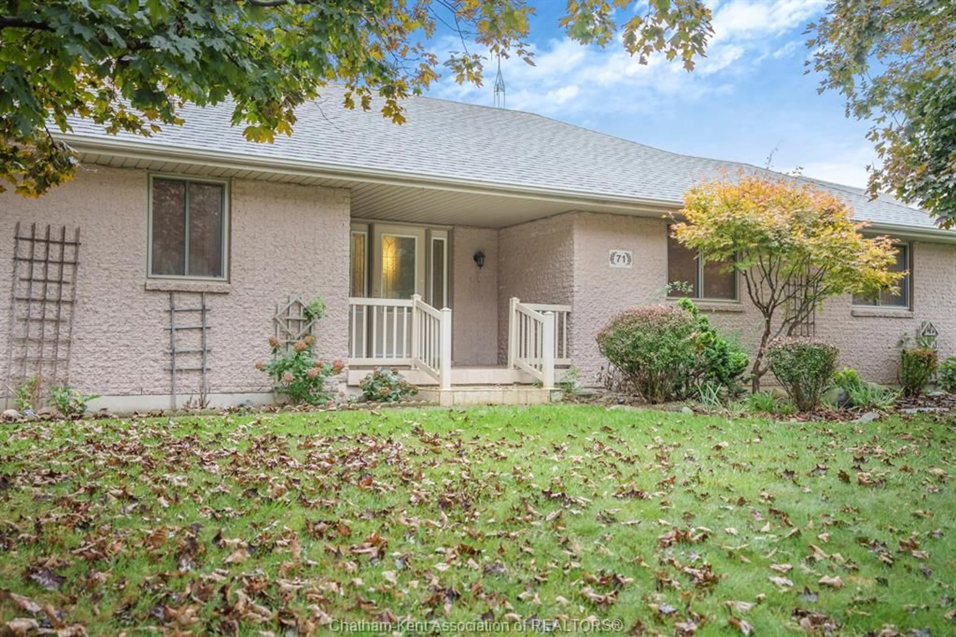 Patio, street for 71 PAXTON Dr, Chatham Ontario N7L 5M1