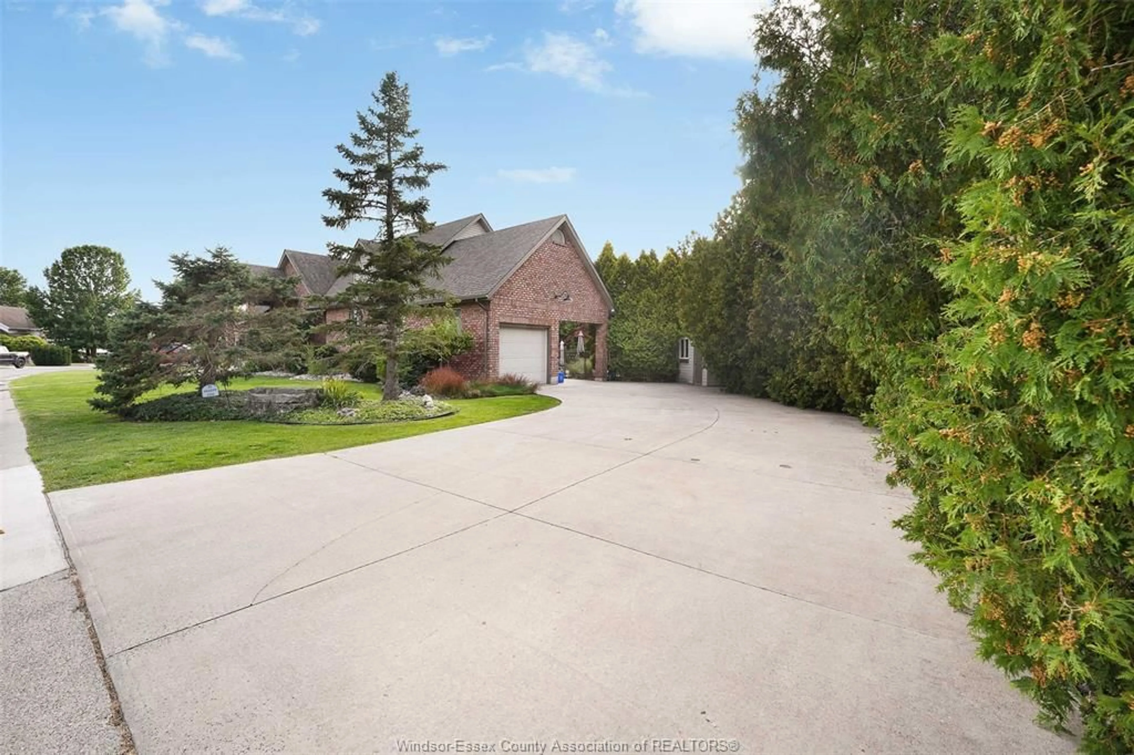 A pic from outside/outdoor area/front of a property/back of a property/a pic from drone, street for 16 MEADOW LANE, Essex Ontario N8M 3C5