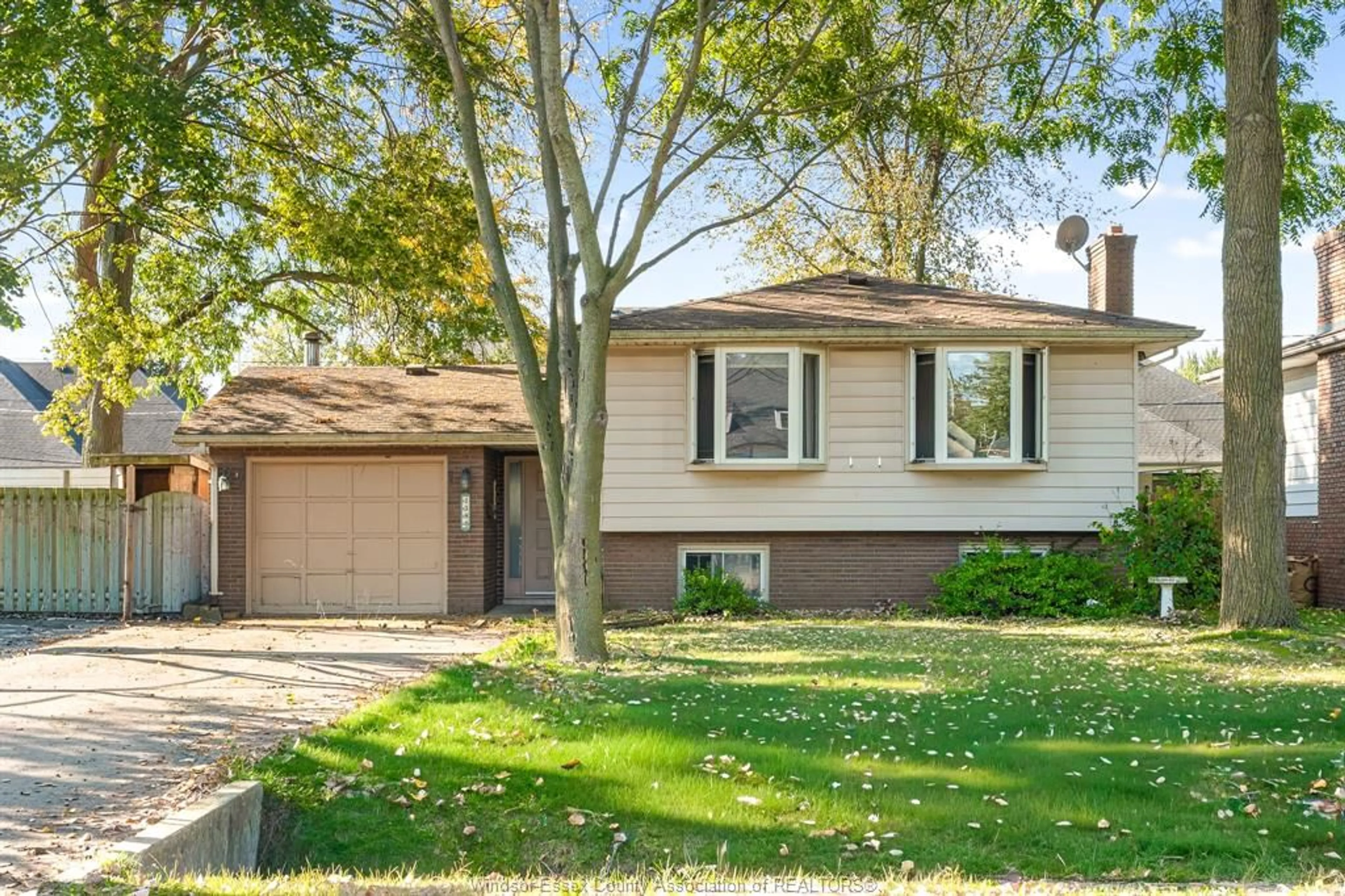Home with vinyl exterior material, street for 1380 Stuart Blvd, LaSalle Ontario N9J 1Y4