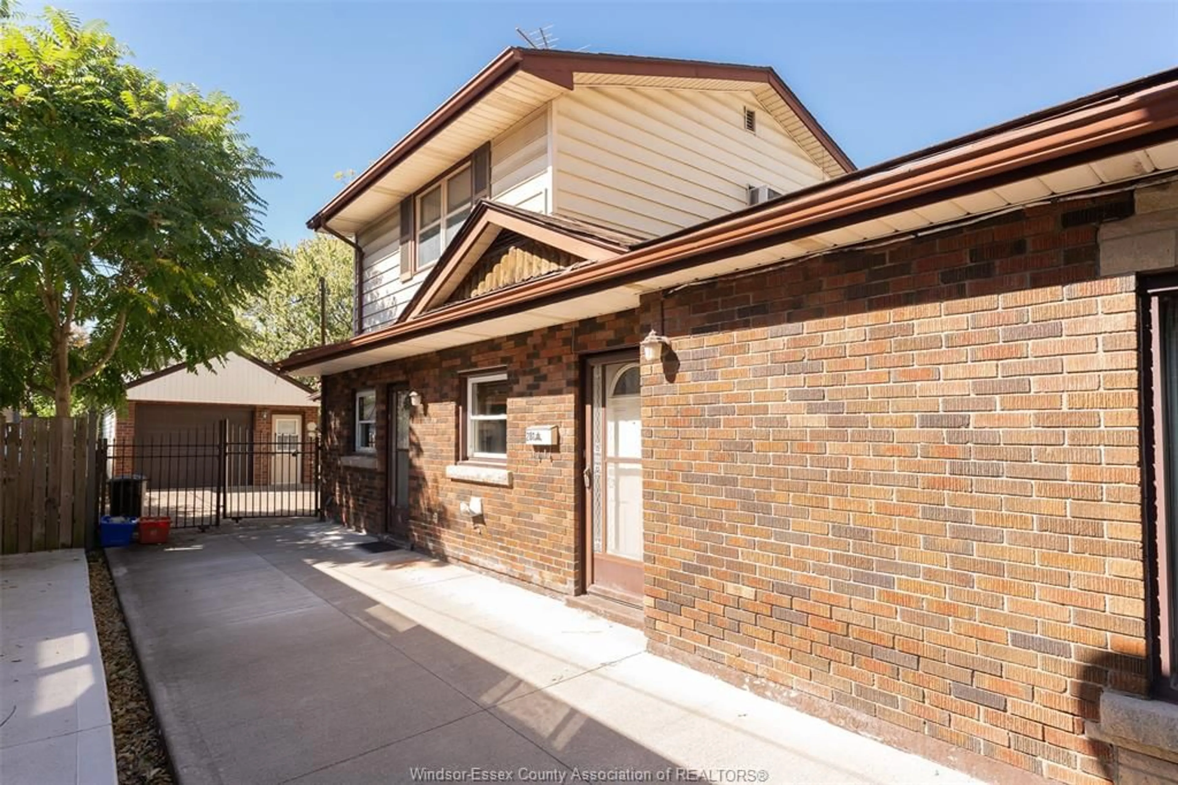 Home with brick exterior material, street for 281 BELLEPERCHE Pl, Windsor Ontario N8S 3B6