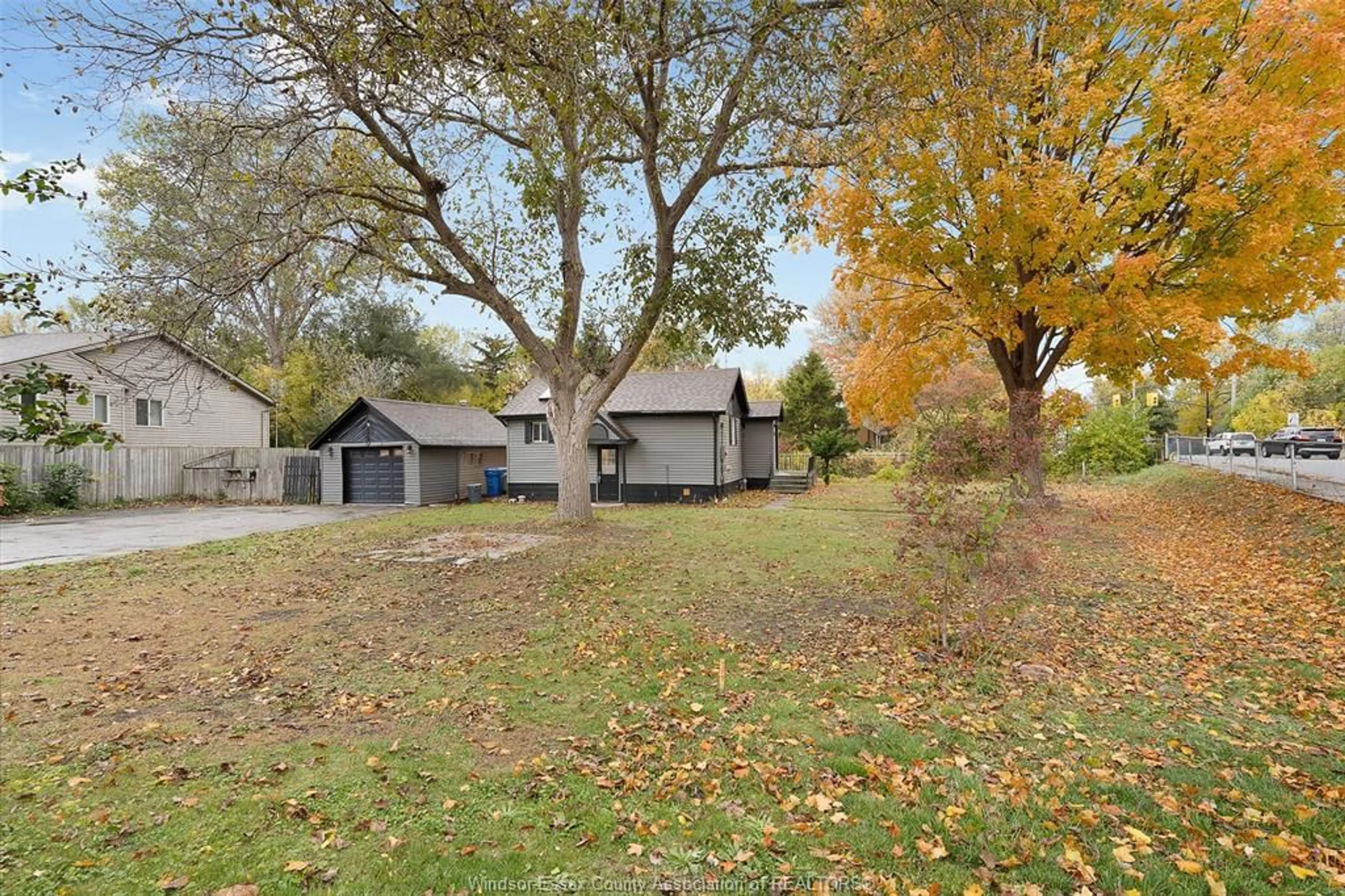 A pic from outside/outdoor area/front of a property/back of a property/a pic from drone, street for 1595 Sprucewood Ave, LaSalle Ontario N97 1X4