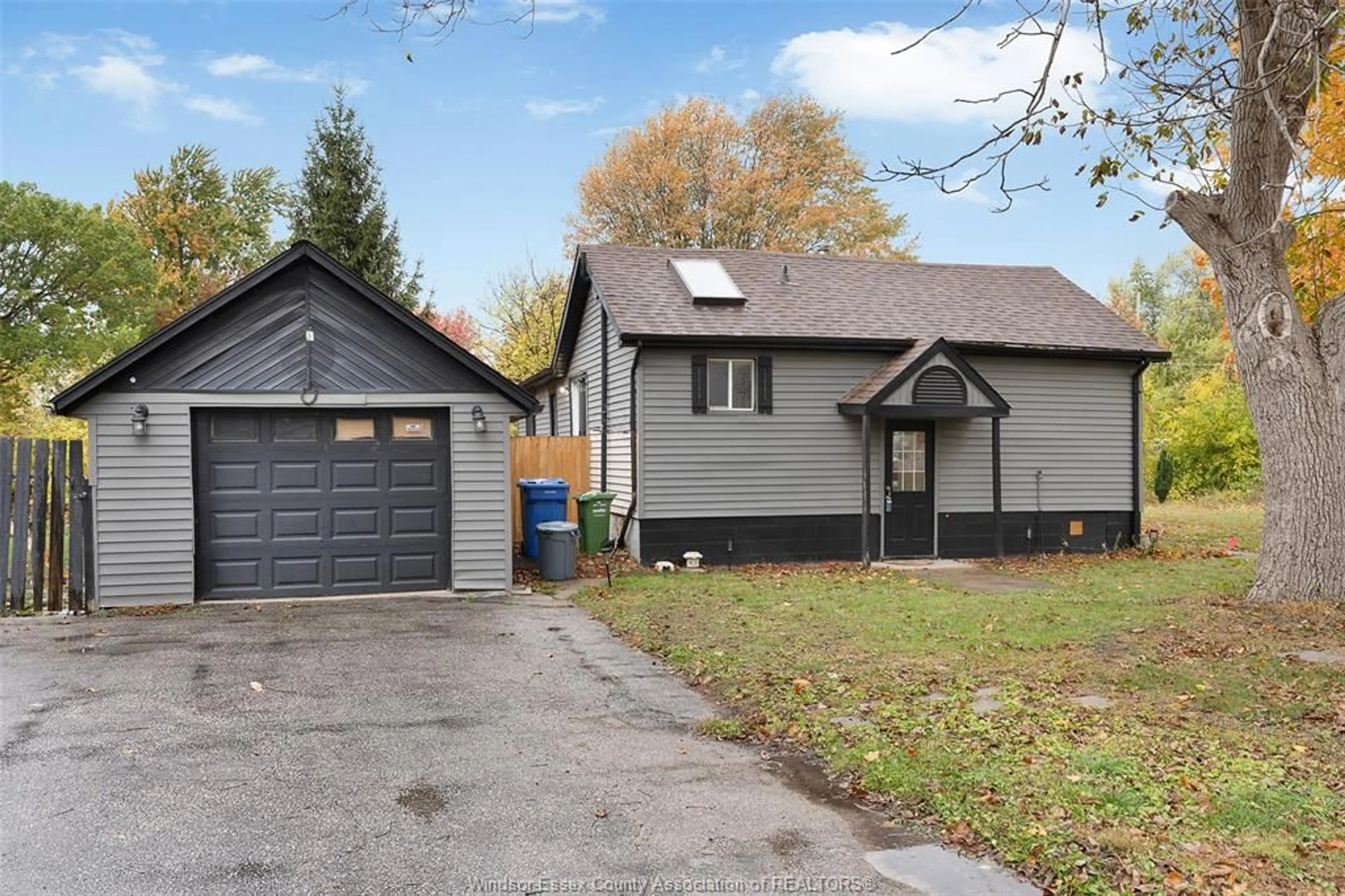 Home with vinyl exterior material, street for 1595 Sprucewood Ave, LaSalle Ontario N97 1X4