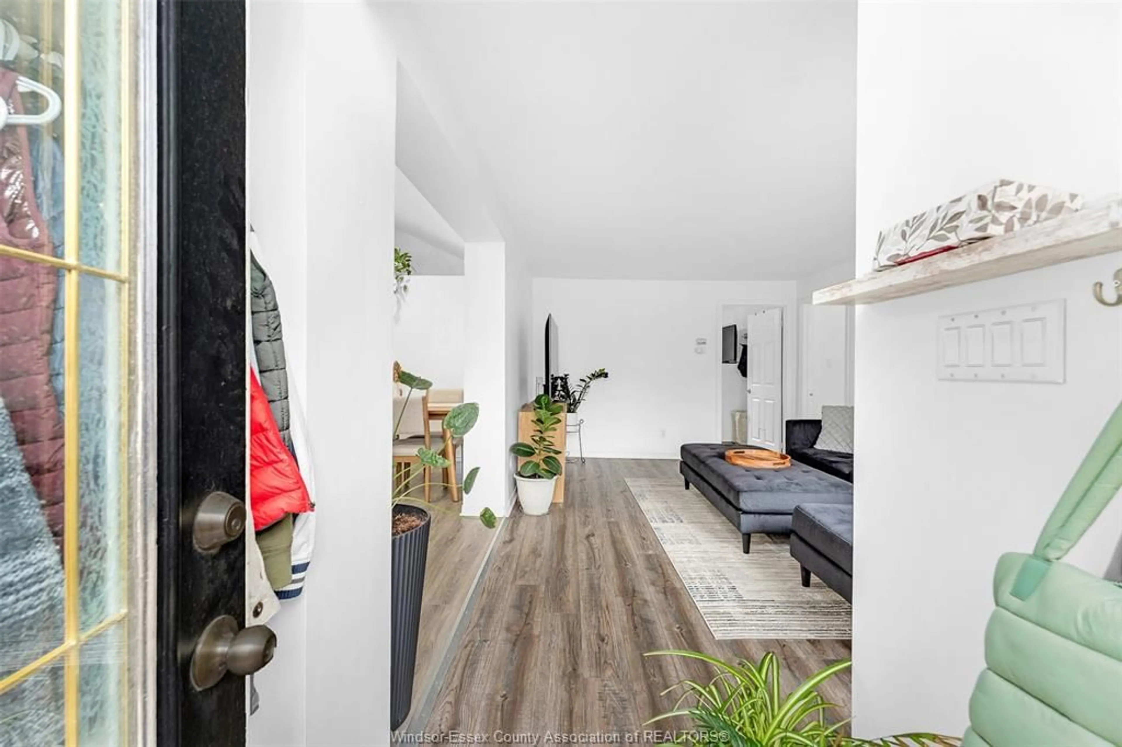 Indoor entryway for 1595 Sprucewood Ave, LaSalle Ontario N97 1X4