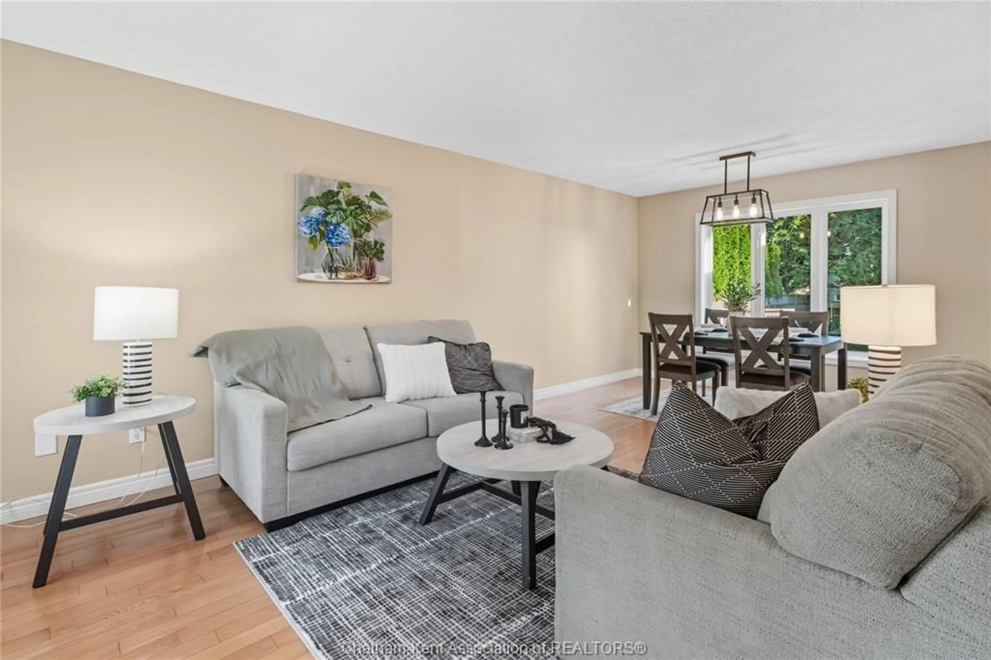 Living room with furniture, unknown for 198 BRISTOL Dr, Chatham Ontario N7M 6K8