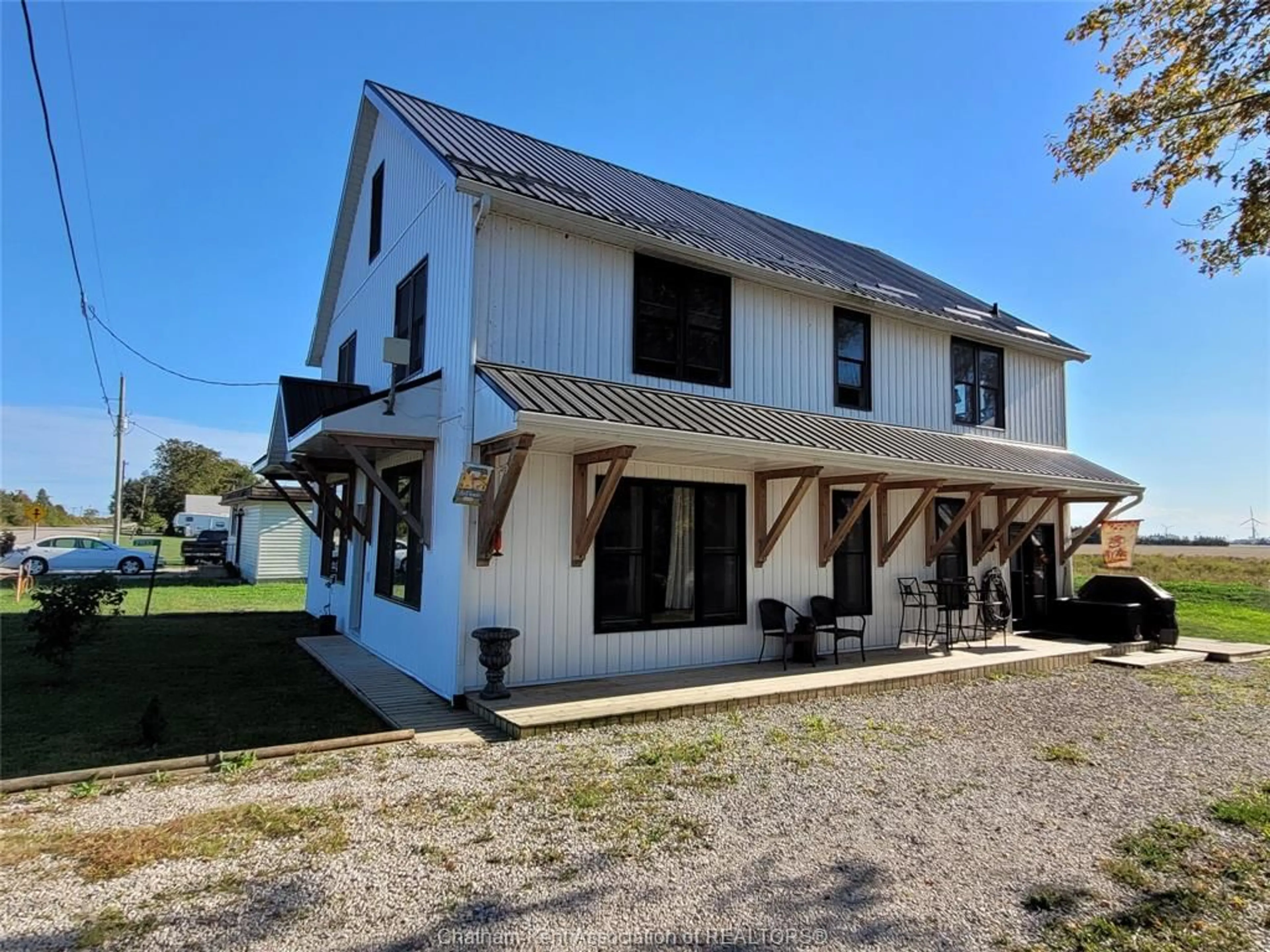 Home with vinyl exterior material, building for 21132 PORT Rd, Merlin Ontario N0P 1W0