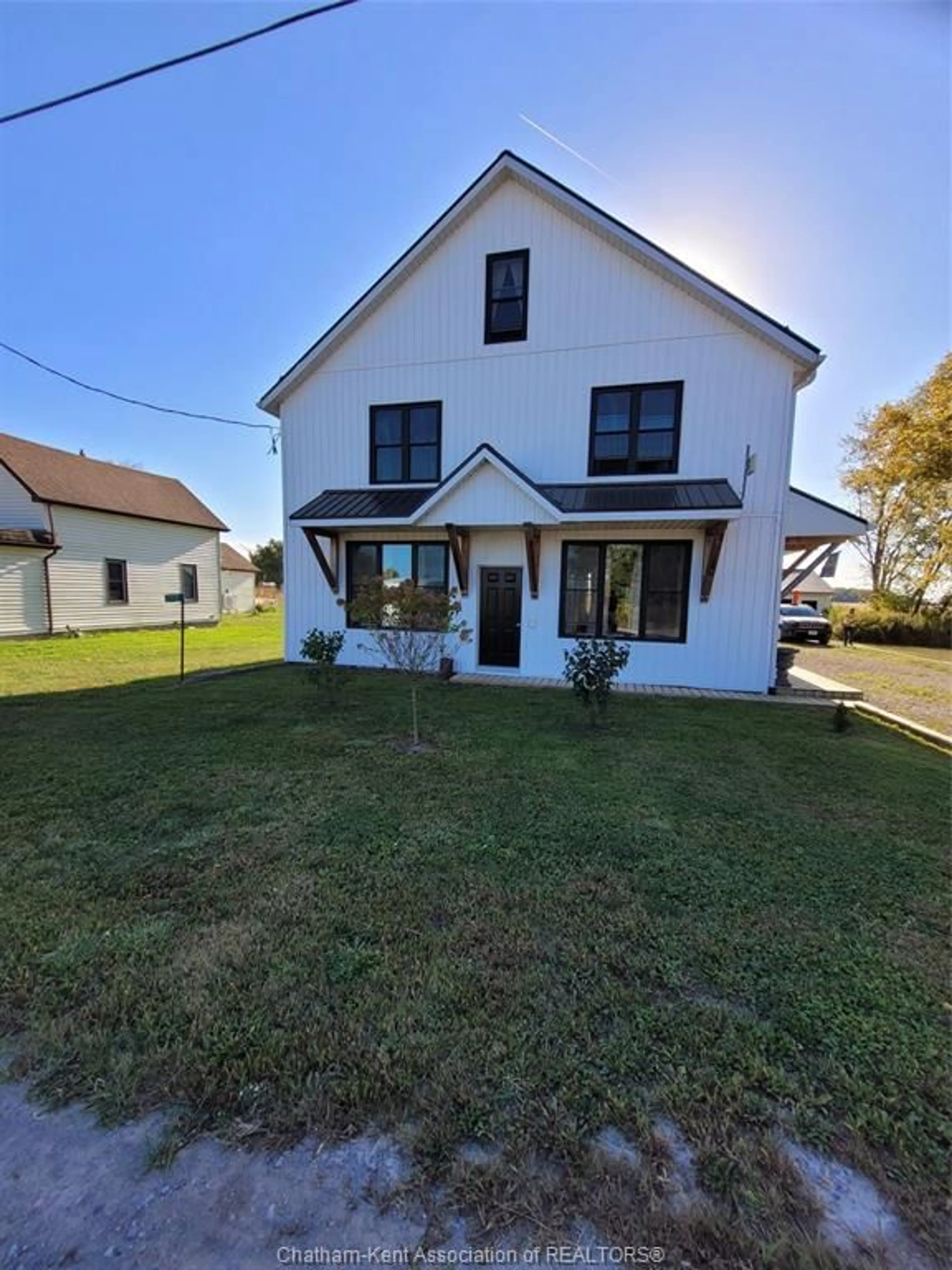 A pic from outside/outdoor area/front of a property/back of a property/a pic from drone, street for 21132 PORT Rd, Merlin Ontario N0P 1W0
