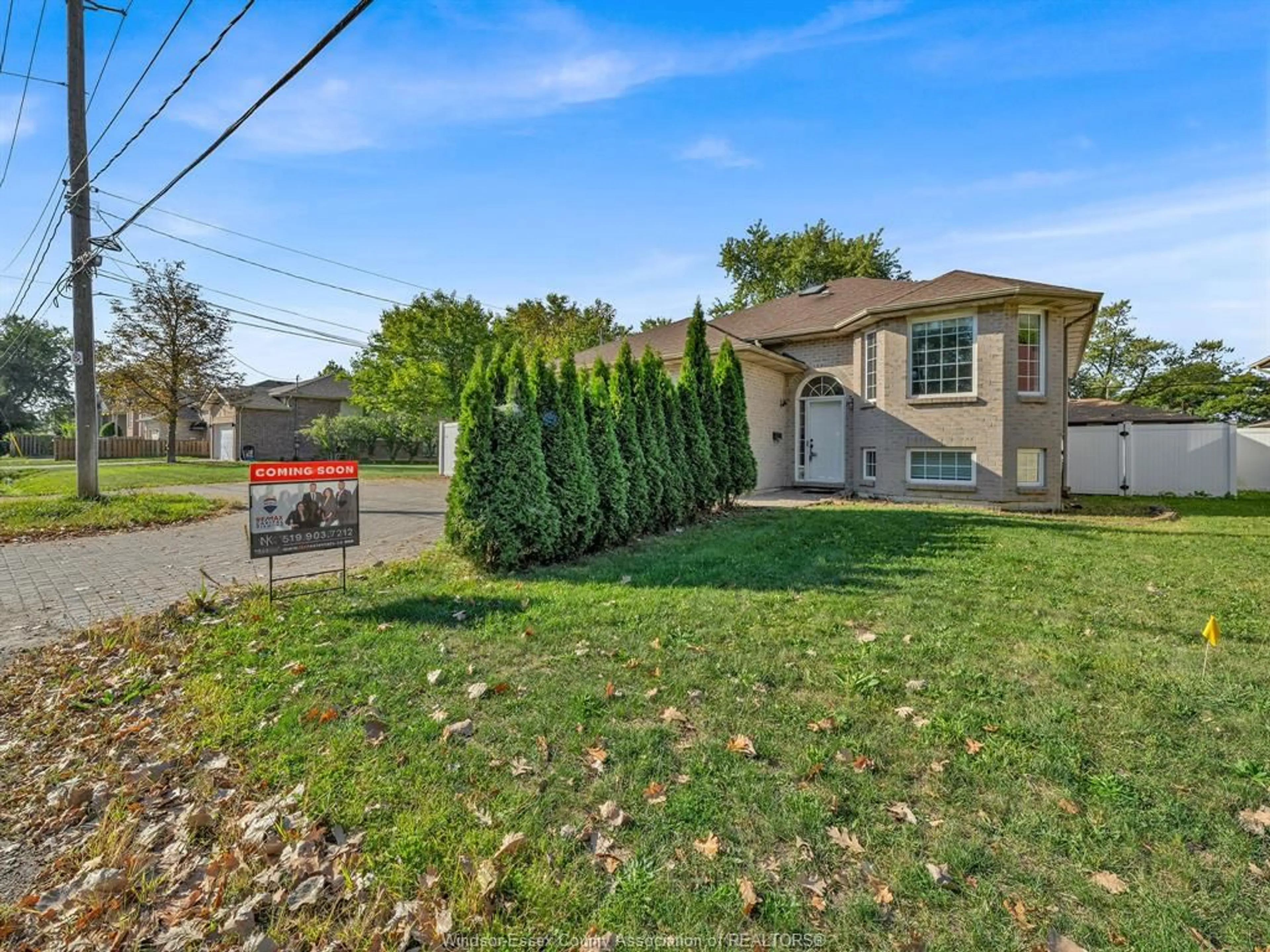 A pic from outside/outdoor area/front of a property/back of a property/a pic from drone, street for 2995 TURNER Rd, Windsor Ontario N8W 3L6