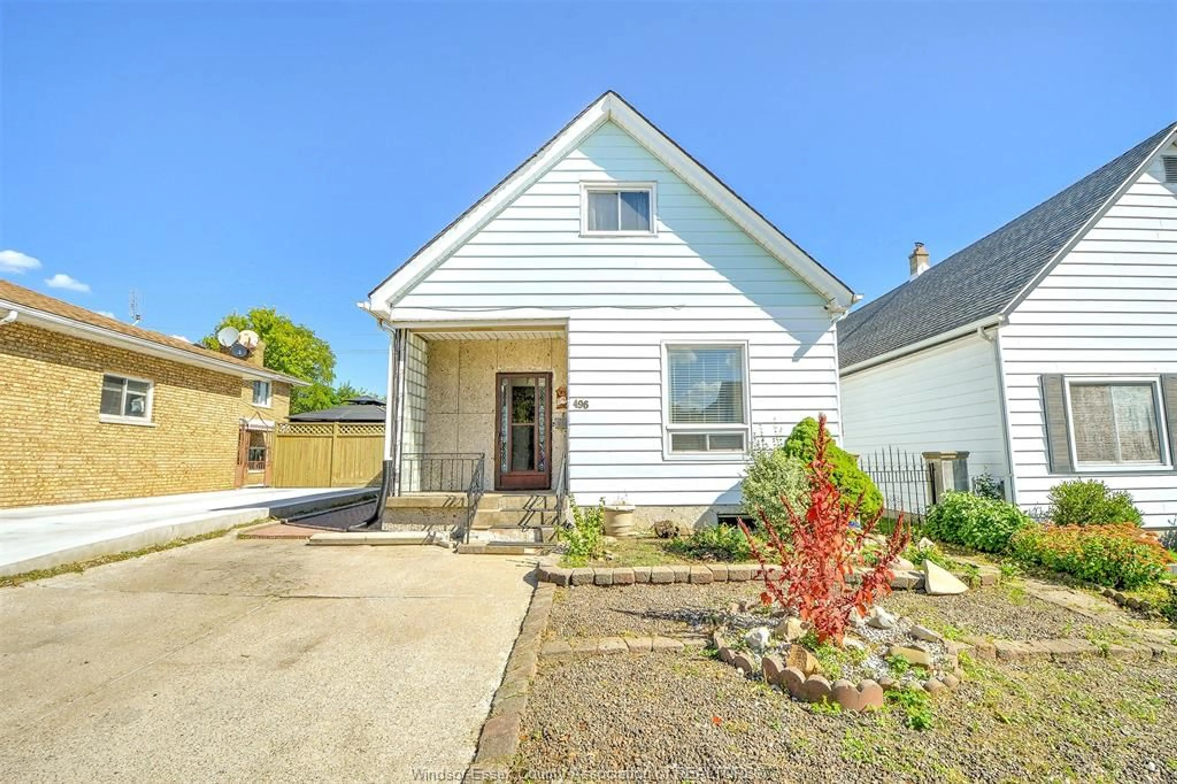 A pic from outside/outdoor area/front of a property/back of a property/a pic from drone, street for 496 LANGLOIS, Windsor Ontario N9A 2G4