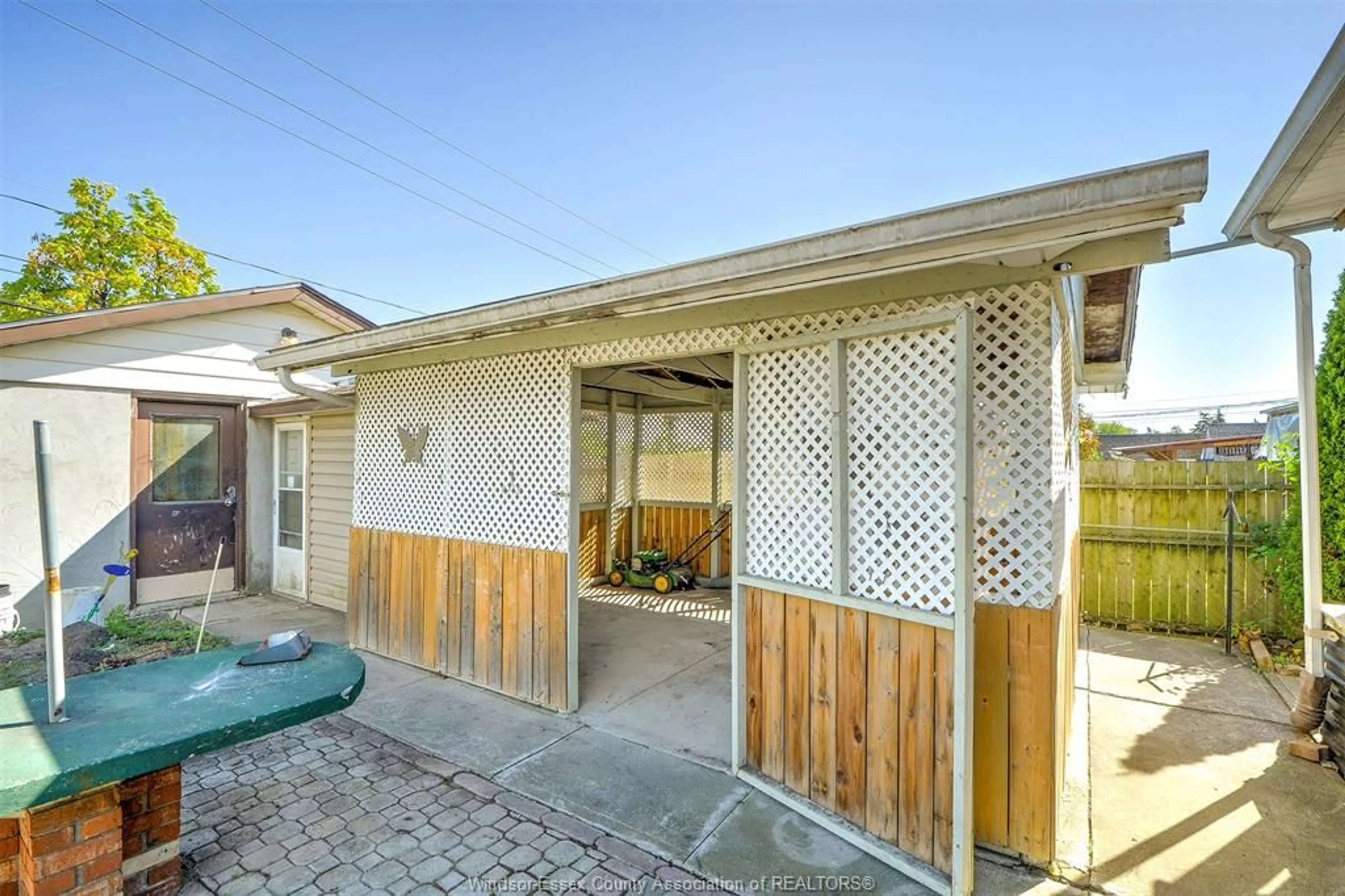 Patio, street for 496 LANGLOIS, Windsor Ontario N9A 2G4