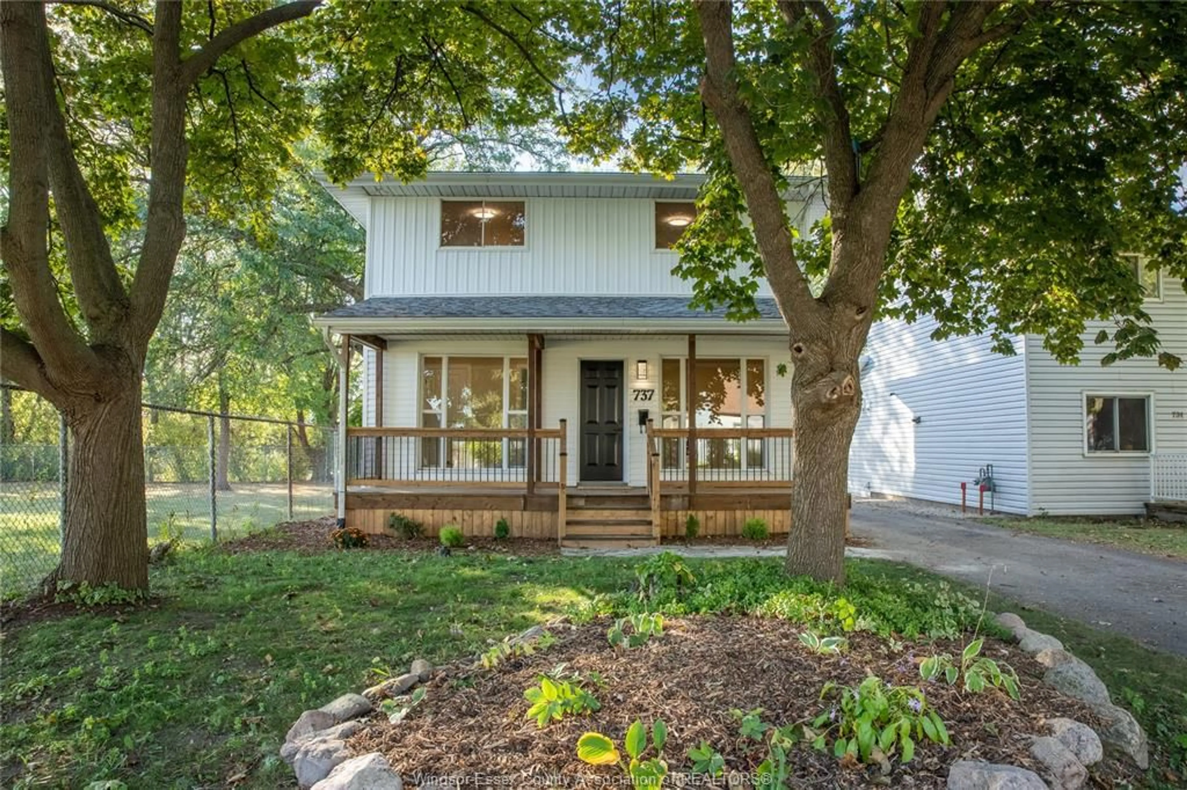 Home with vinyl exterior material, street for 737 CHARLES St, Windsor Ontario N8X 3G7
