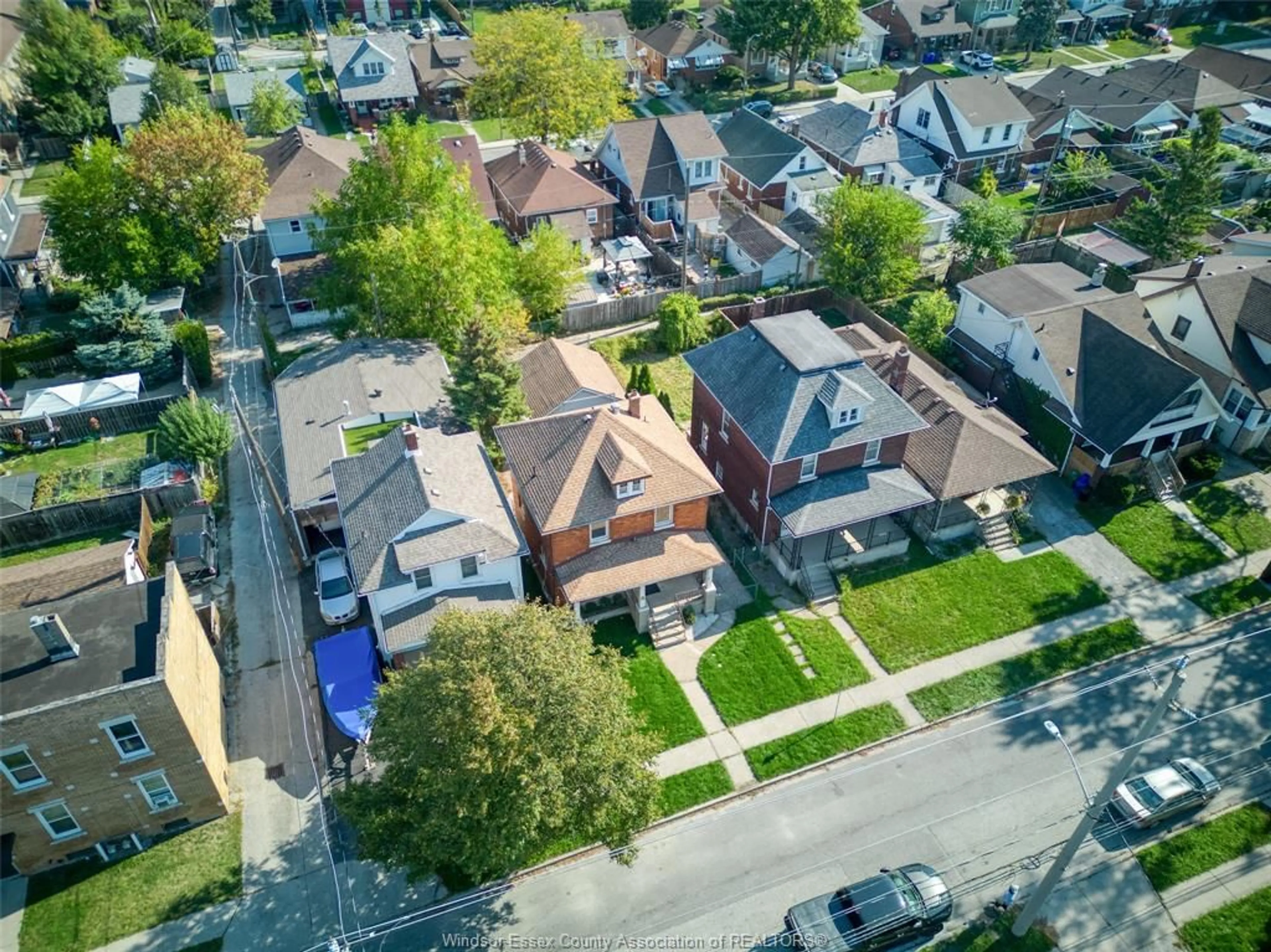 A pic from outside/outdoor area/front of a property/back of a property/a pic from drone, street for 1516 DUFFERIN, Windsor Ontario N8X 3K5