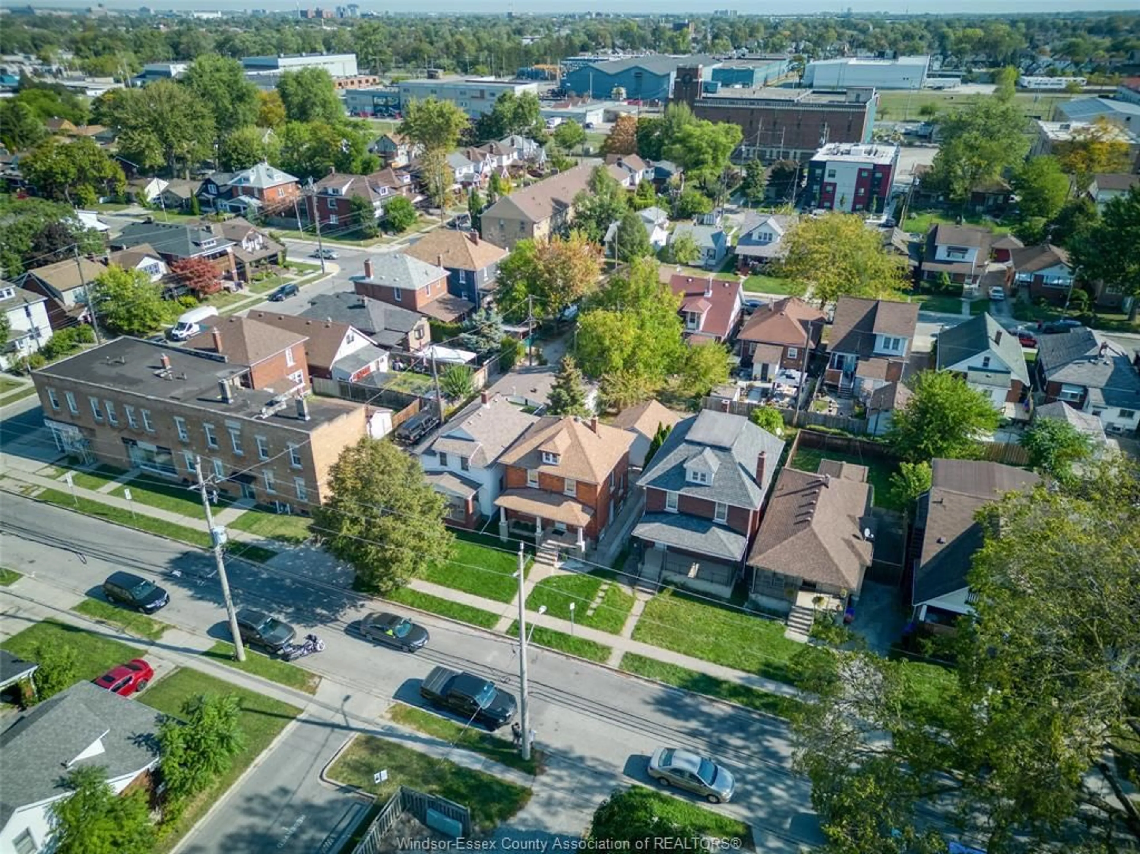 A pic from outside/outdoor area/front of a property/back of a property/a pic from drone, street for 1516 DUFFERIN, Windsor Ontario N8X 3K5