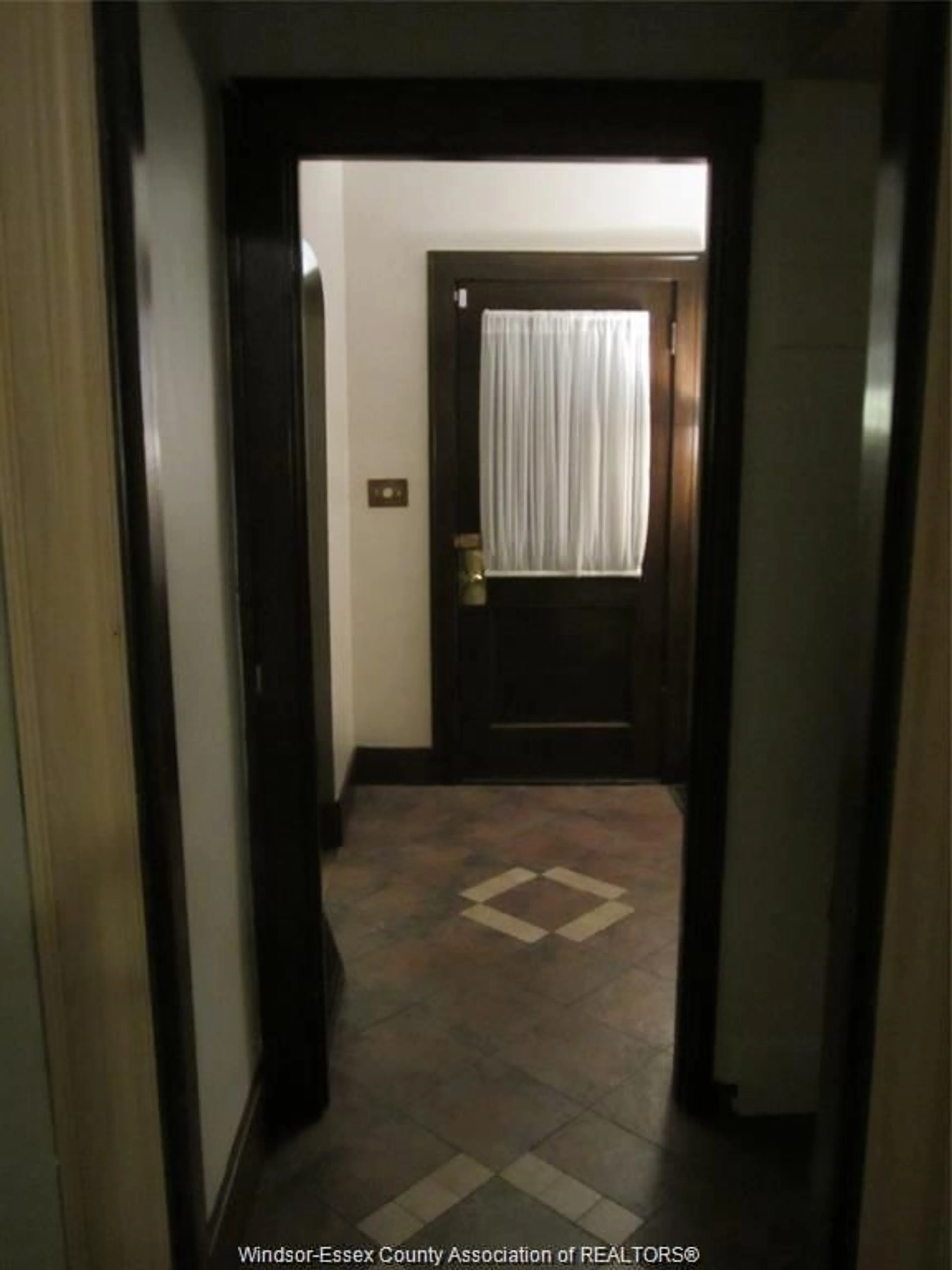 Indoor foyer for 1154 PARENT Ave, Windsor Ontario N9A 2E5