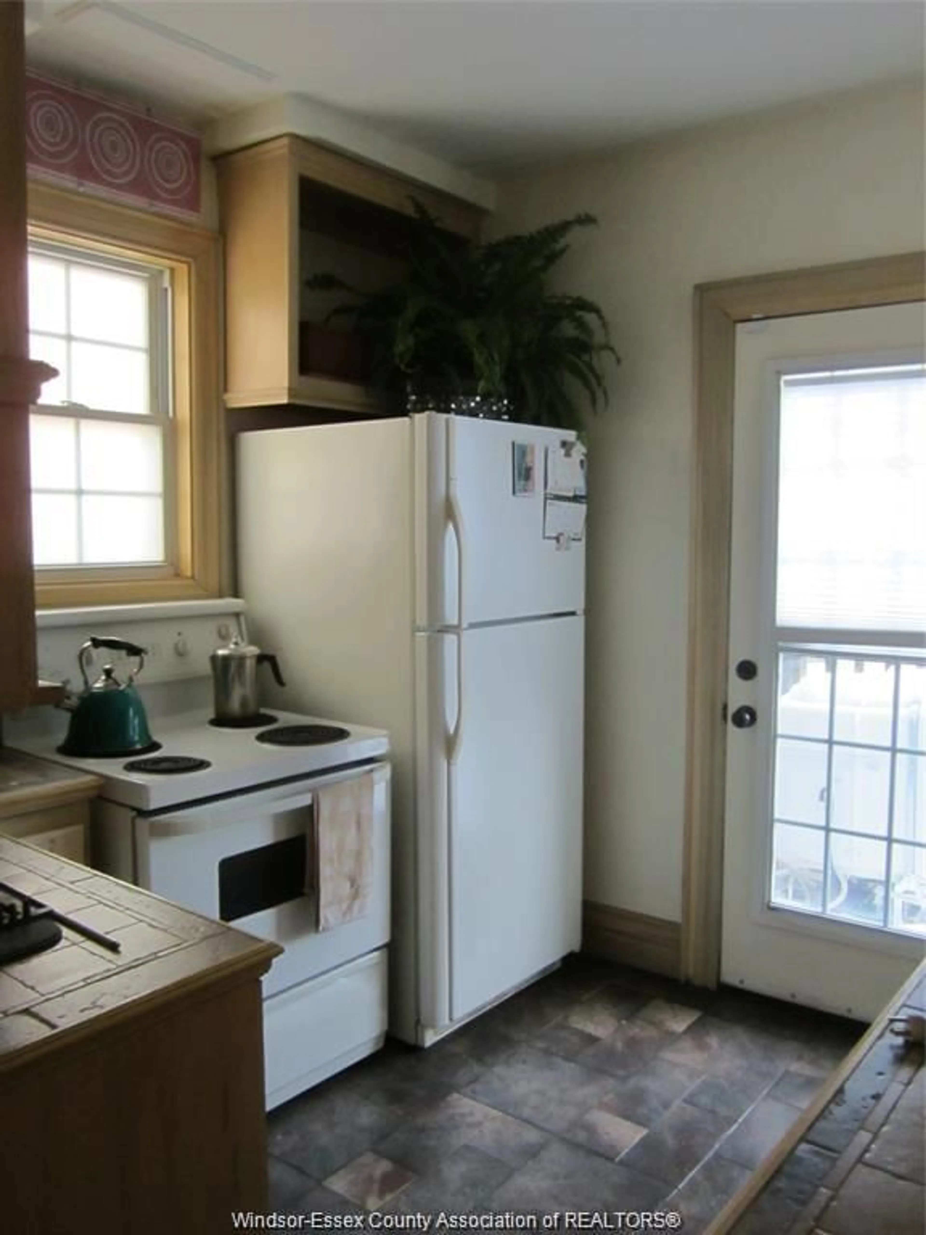 Standard kitchen, unknown for 1154 PARENT Ave, Windsor Ontario N9A 2E5