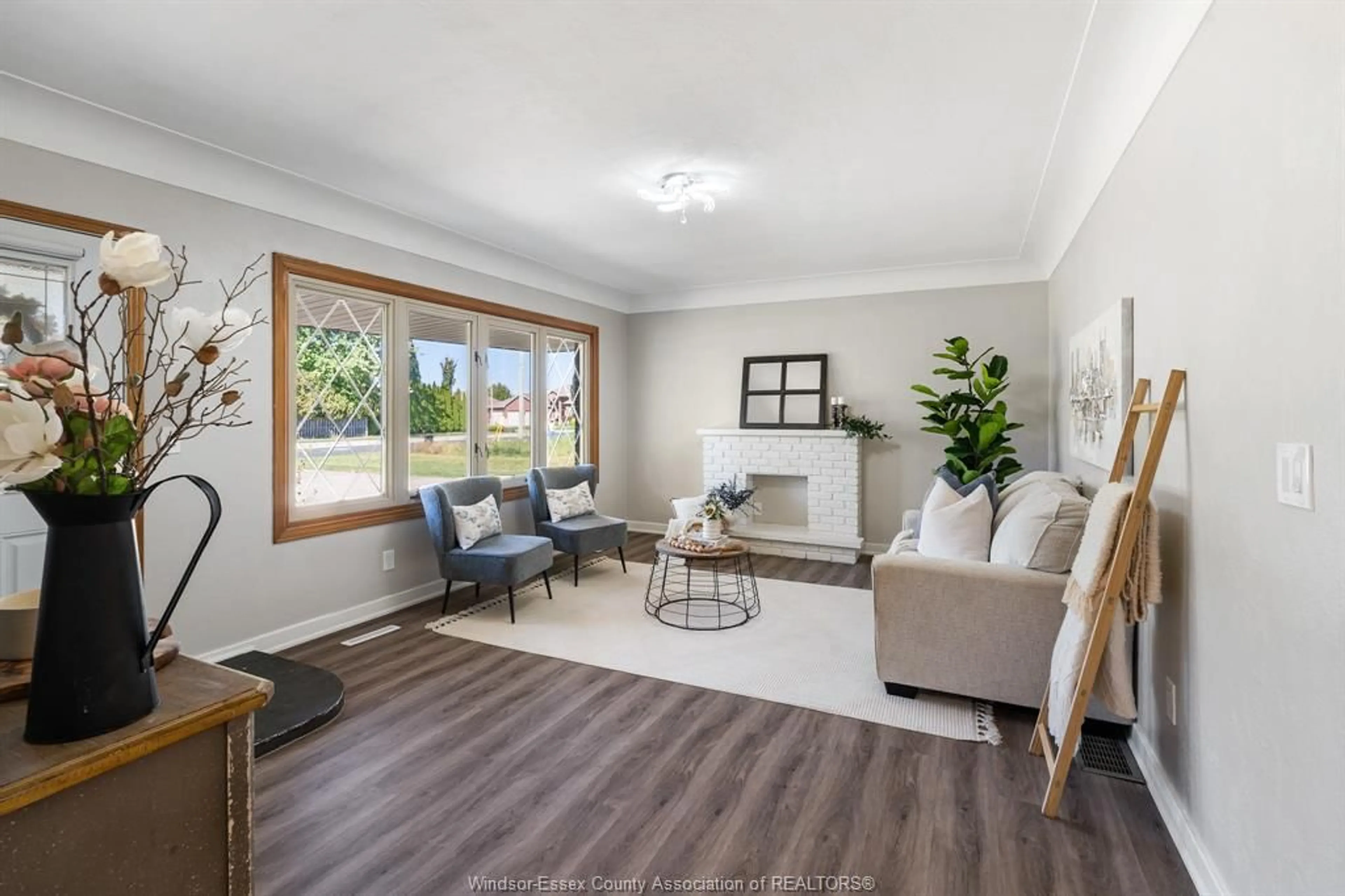 Living room with furniture, wood/laminate floor for 98 Jasperson, Kingsville Ontario N9Y 1G9