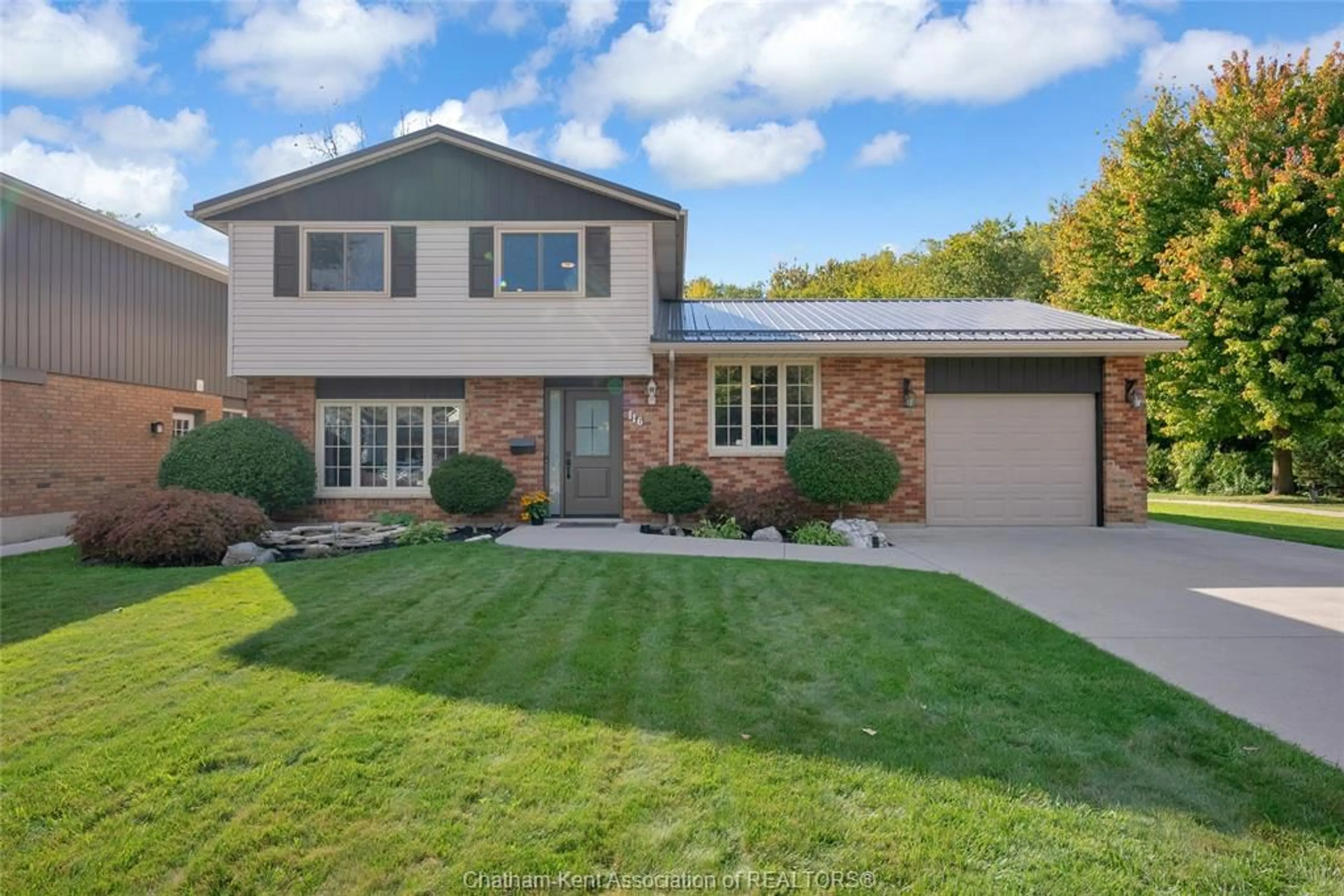 Home with brick exterior material, street for 116 Thornhill Cres, Chatham Ontario N7L 4M3