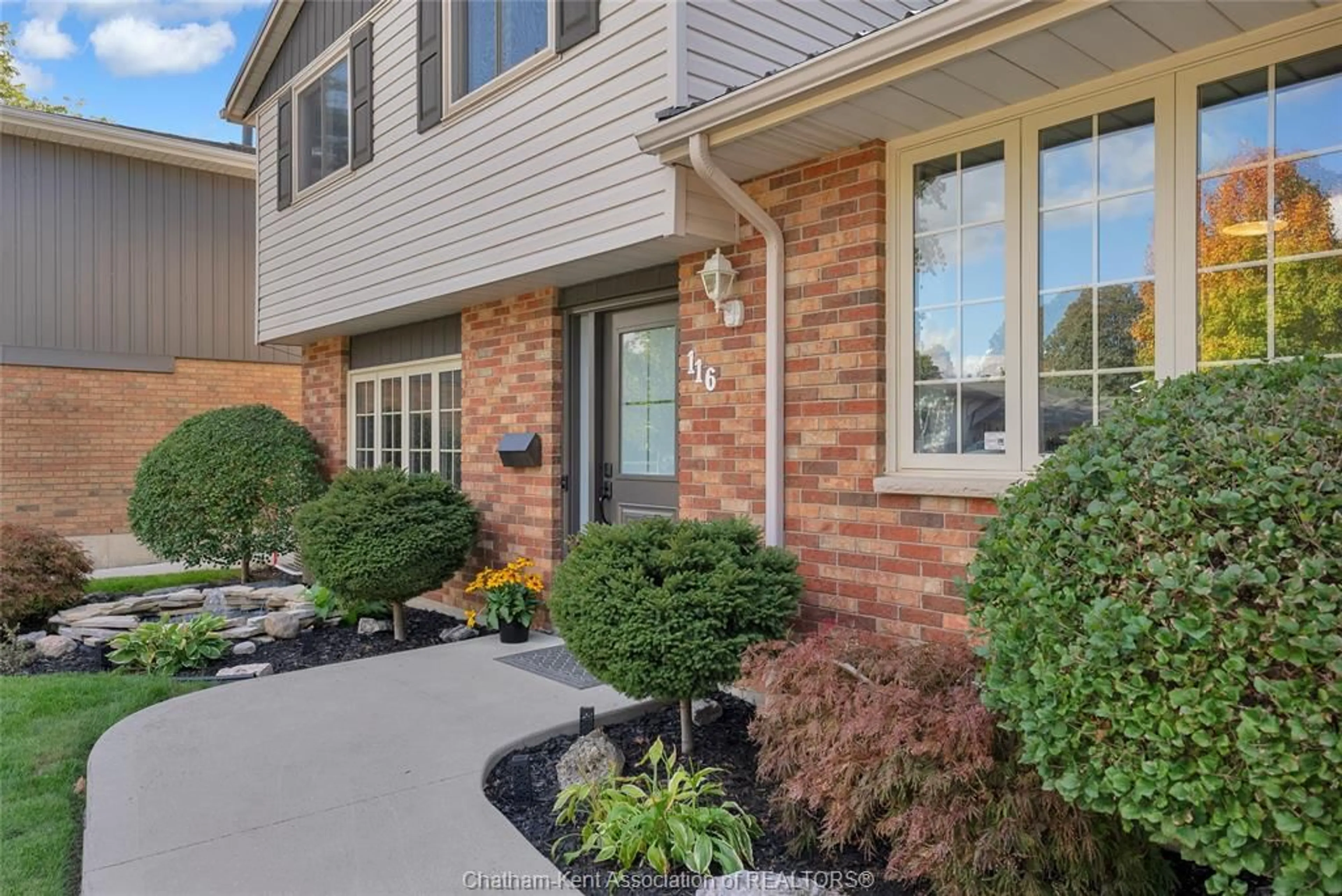 Home with brick exterior material, street for 116 Thornhill Cres, Chatham Ontario N7L 4M3