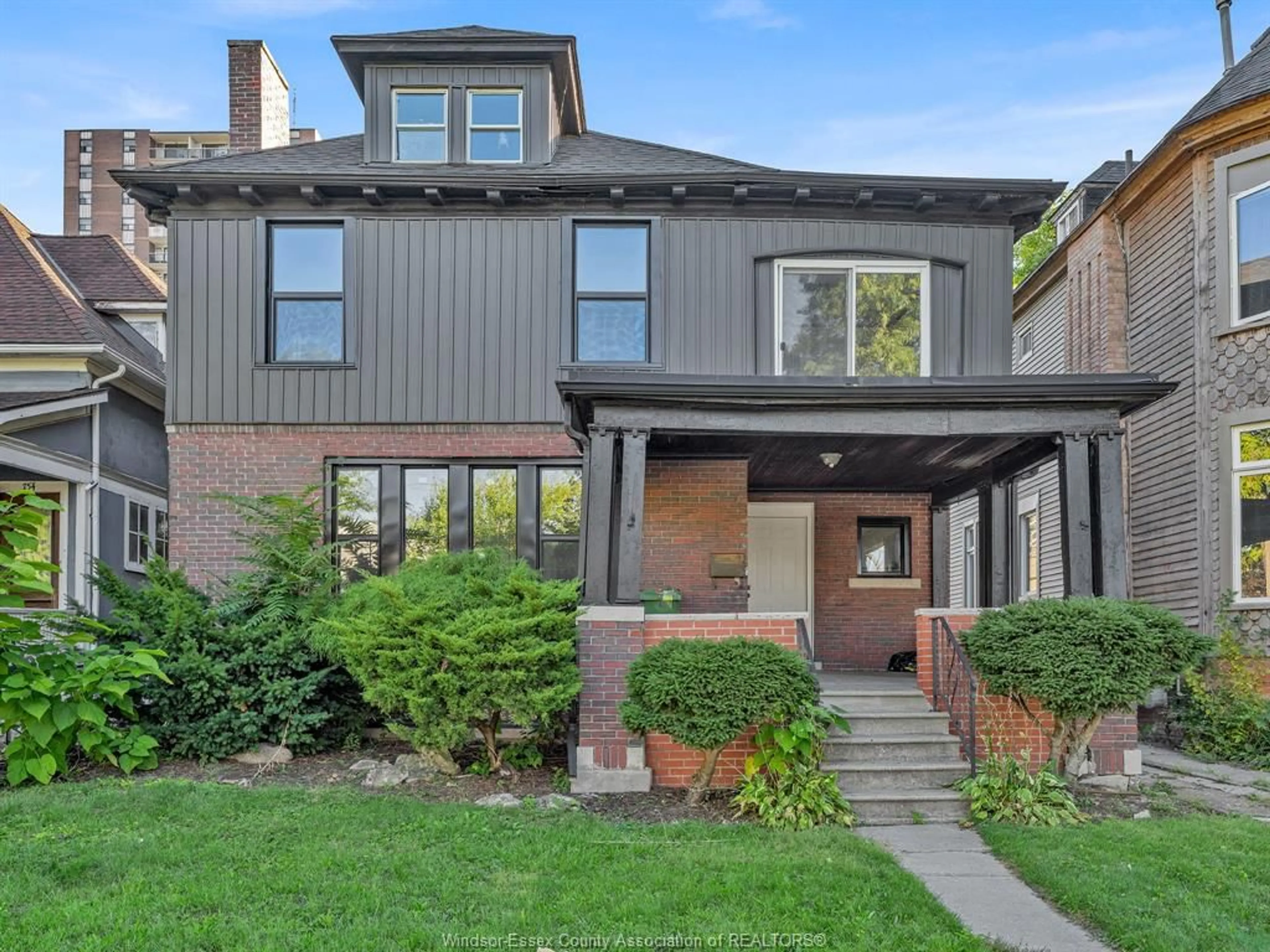 Home with brick exterior material, street for 762 VICTORIA Ave, Windsor Ontario N9A 4N2