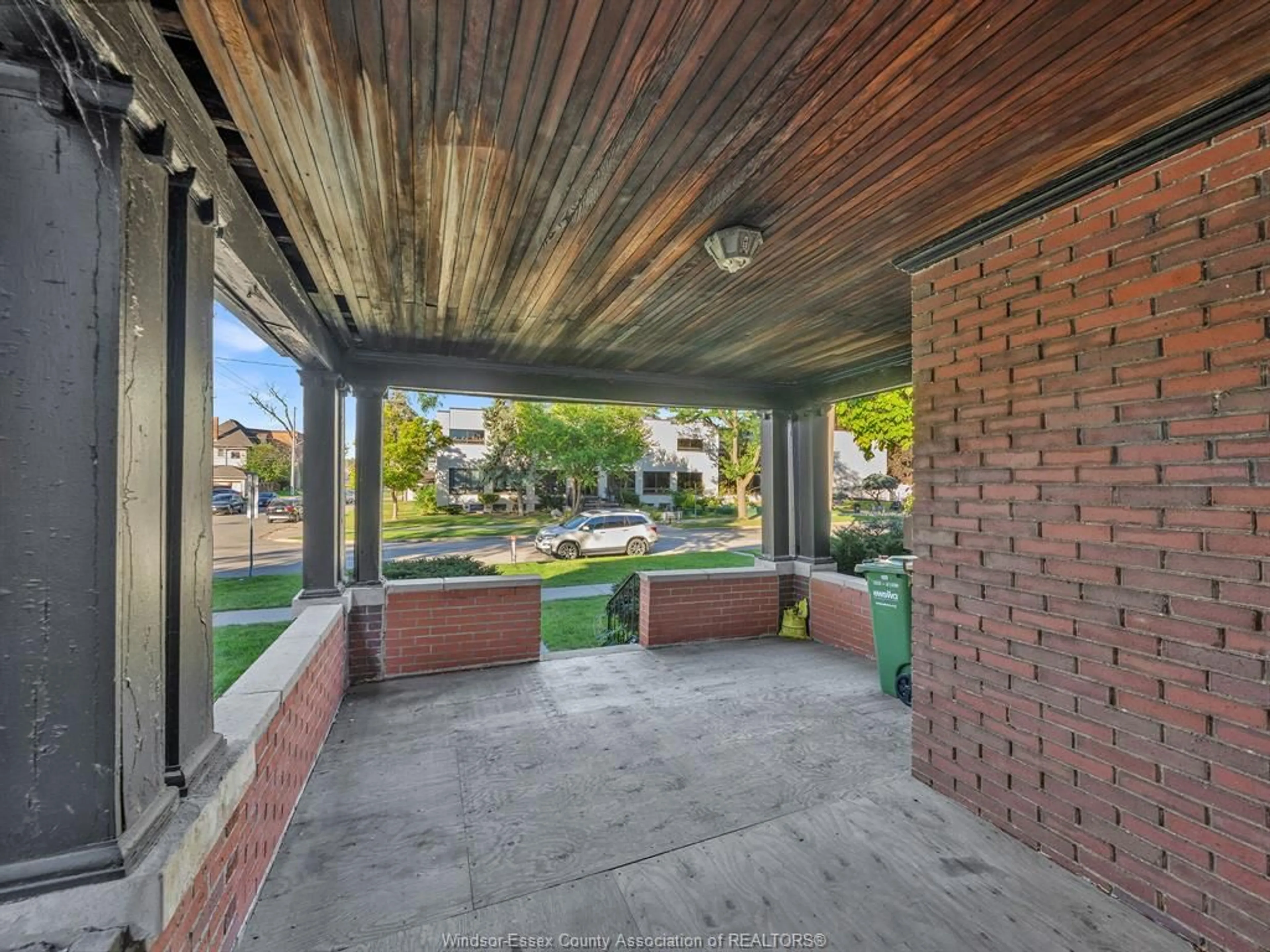 Patio, street for 762 VICTORIA Ave, Windsor Ontario N9A 4N2