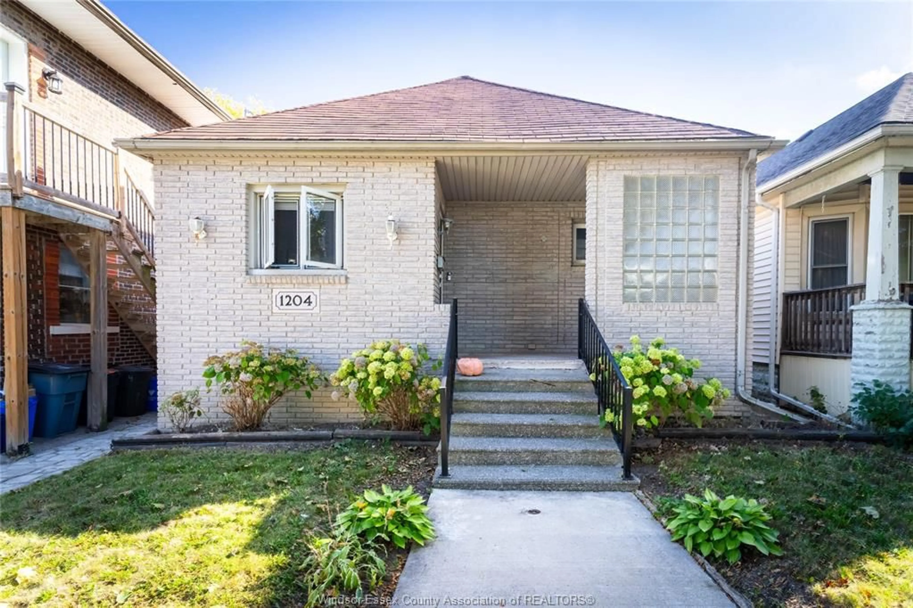 Home with brick exterior material, street for 1204 LINCOLN, Windsor Ontario N8Y 2H8