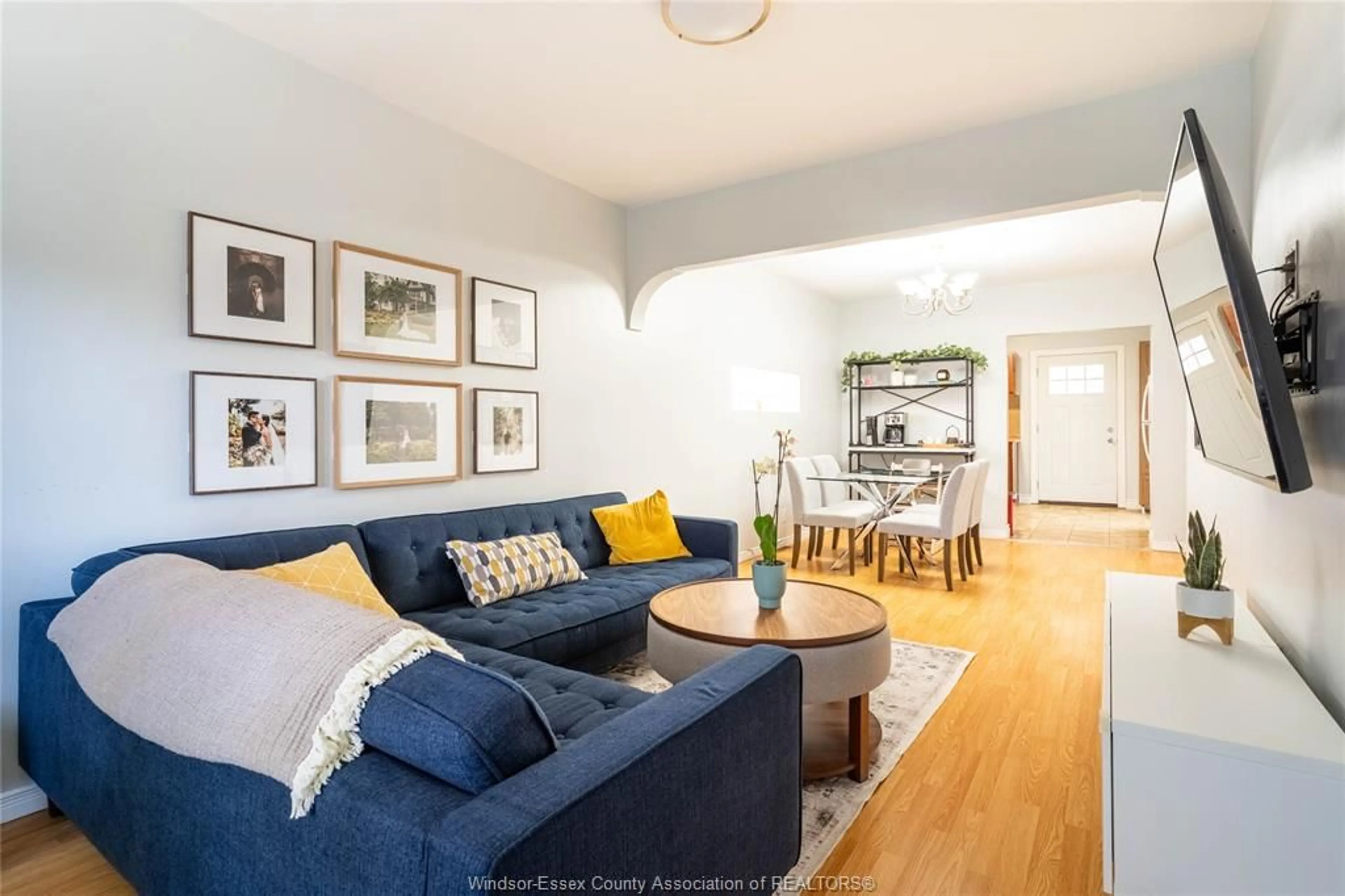 Living room with furniture, unknown for 1204 LINCOLN, Windsor Ontario N8Y 2H8