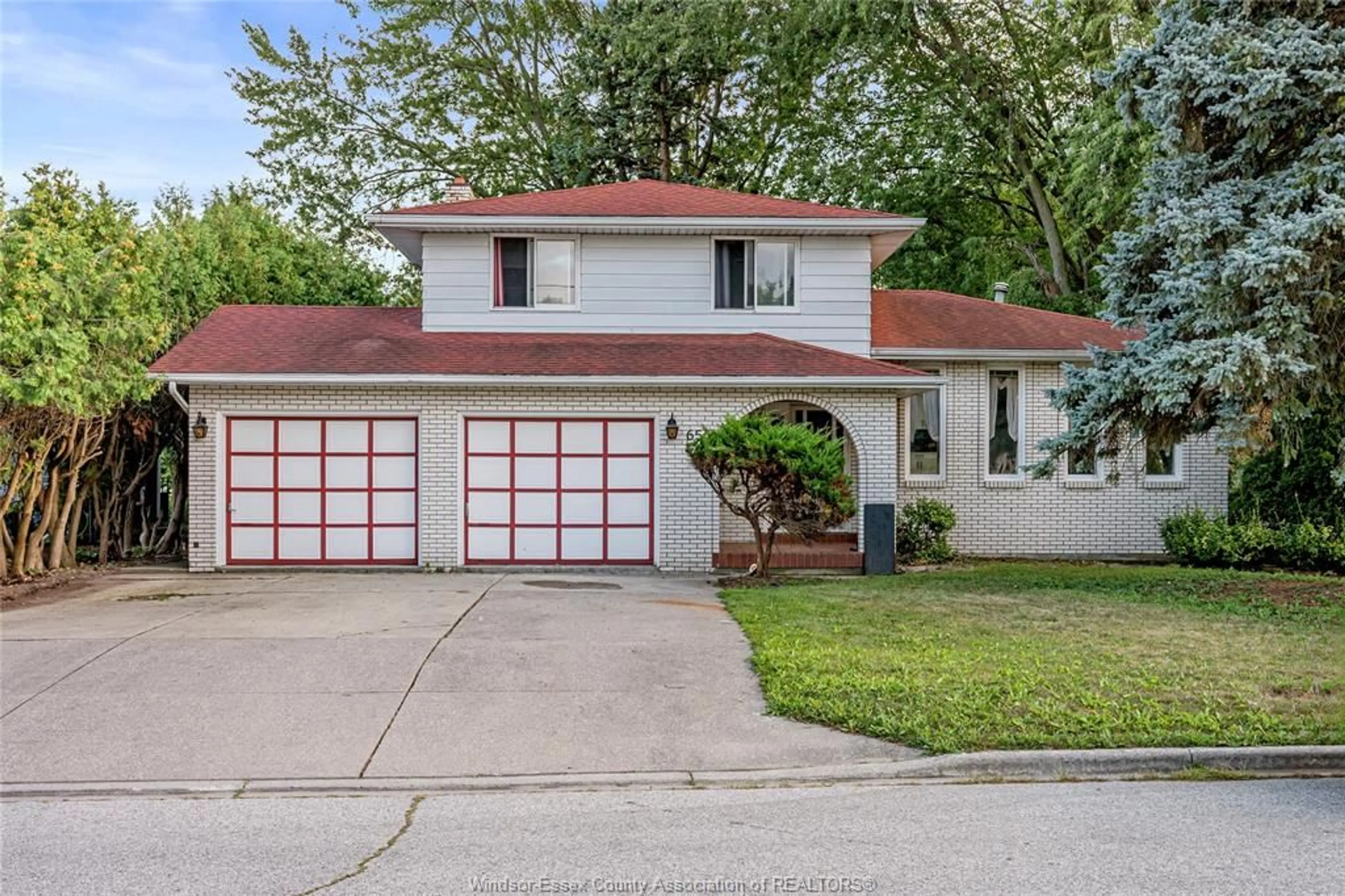 Home with vinyl exterior material, street for 655 ROSELAND DRIVE S, Windsor Ontario N9G 1T7