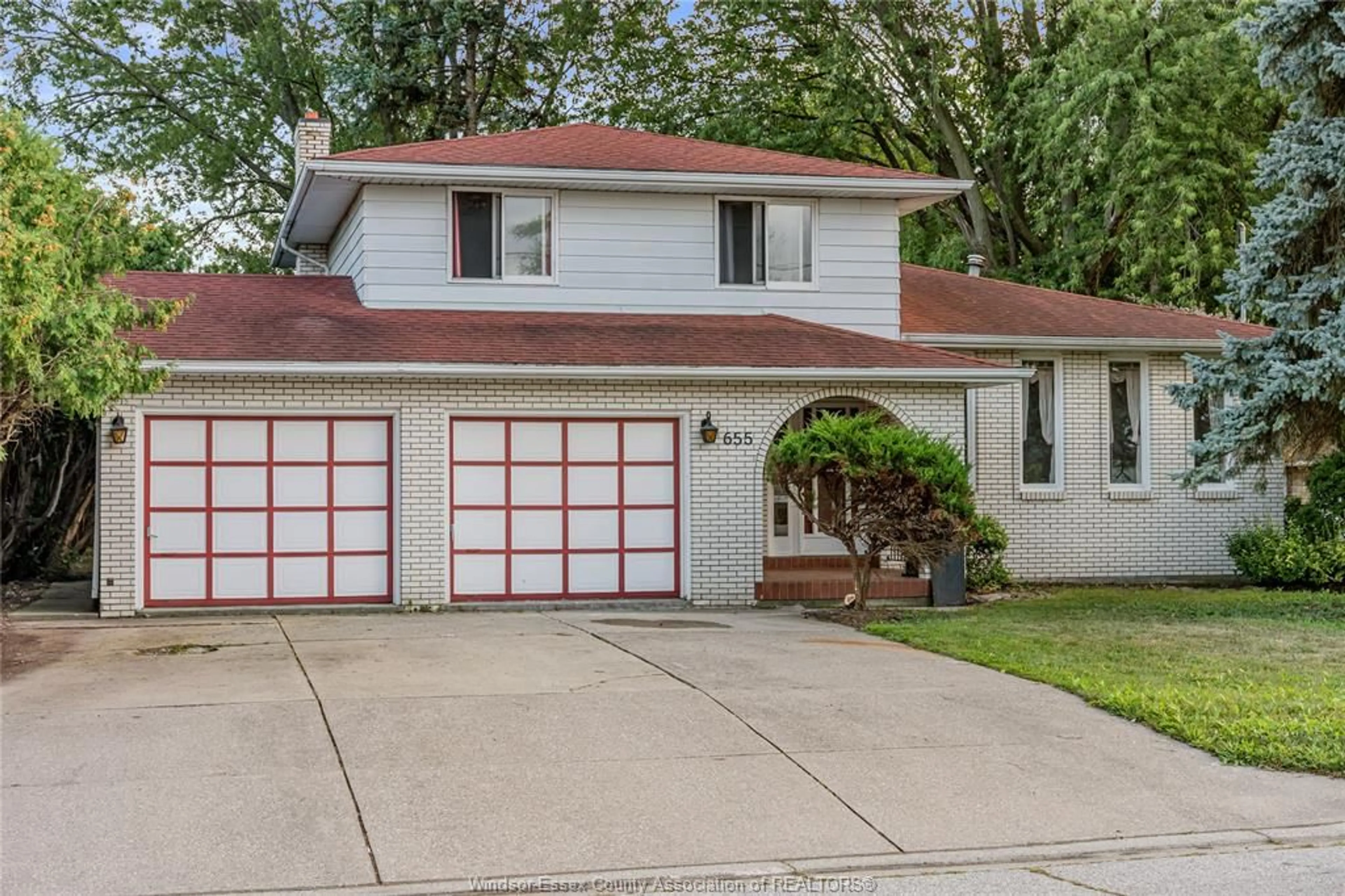 Home with vinyl exterior material, street for 655 ROSELAND DRIVE S, Windsor Ontario N9G 1T7