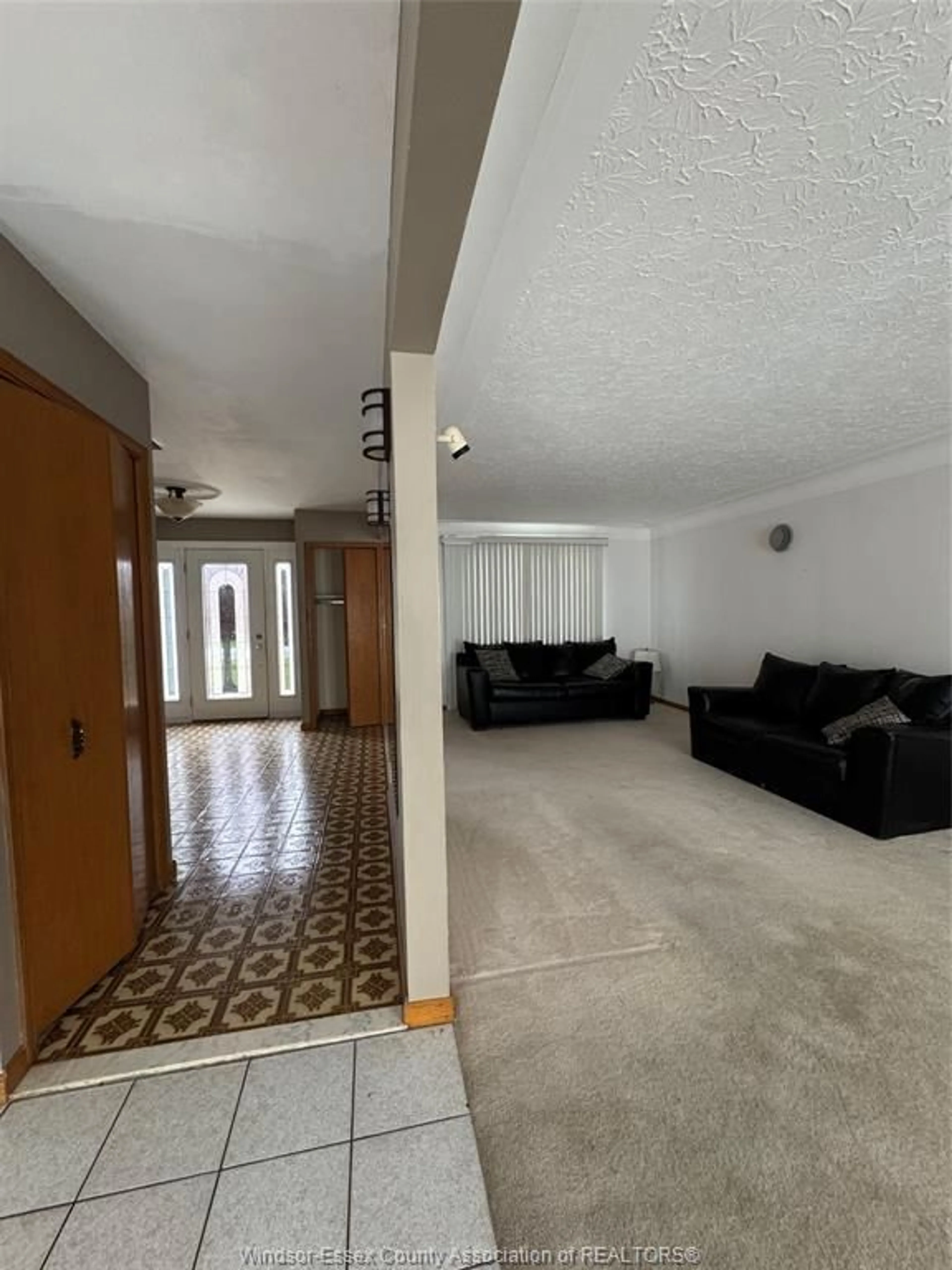 Unknown for 5515 OUTER Dr, Windsor Ontario N9A 6J3