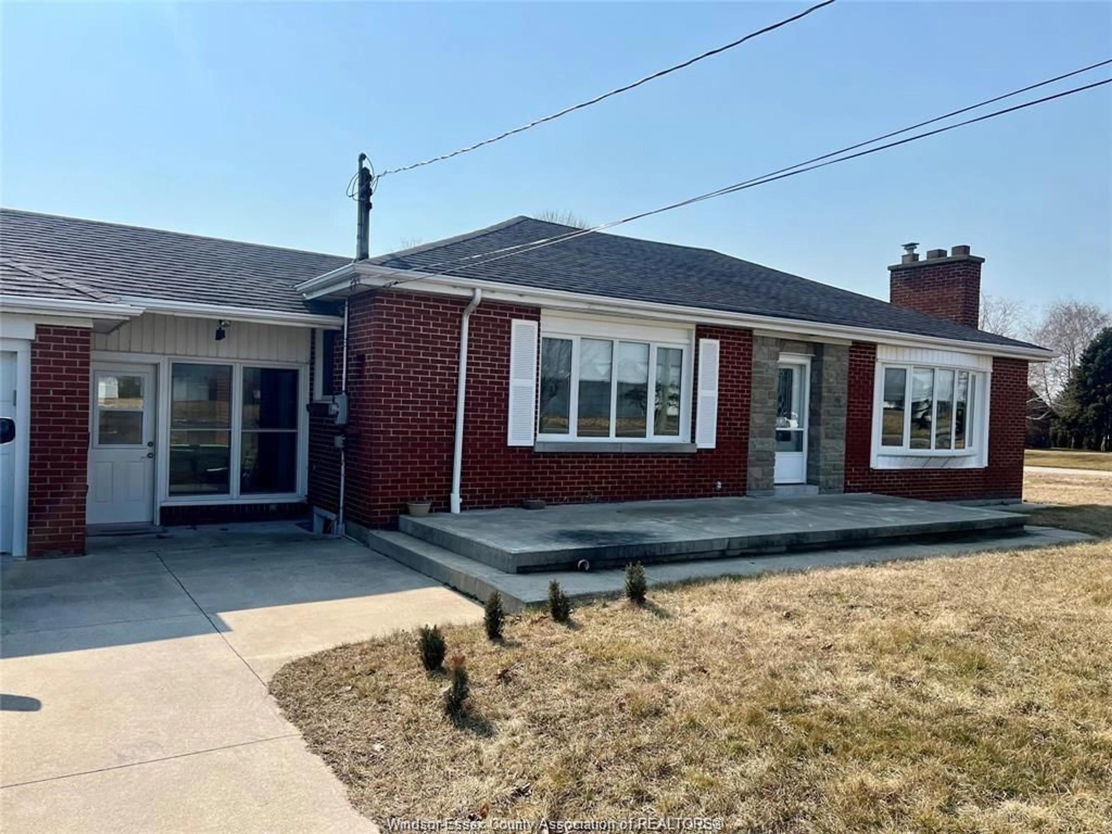 Home with brick exterior material, street for 214 SEACLIFF Dr, Leamington Ontario N8H 4B4
