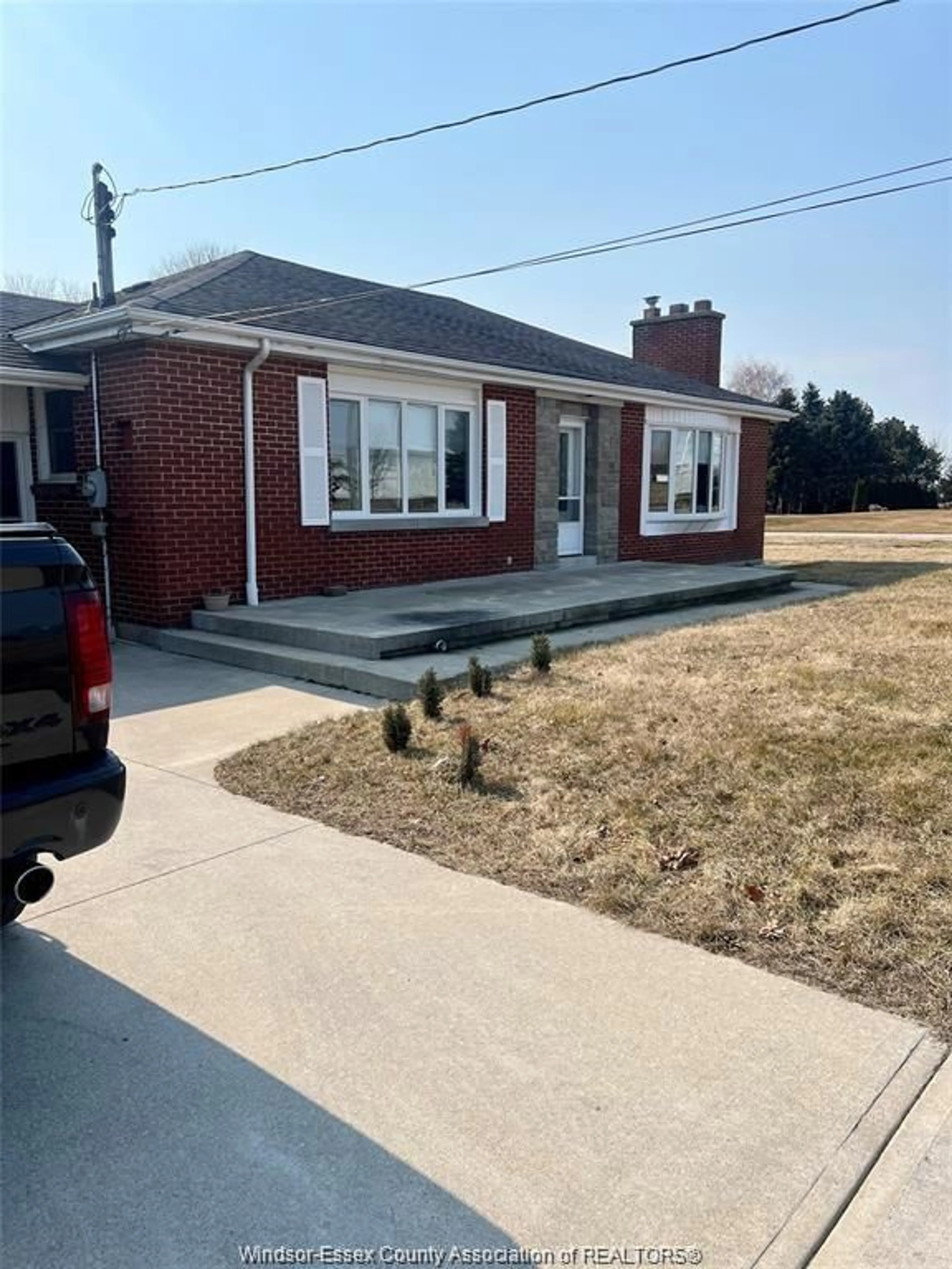 Home with brick exterior material, street for 214 SEACLIFF Dr, Leamington Ontario N8H 4B4