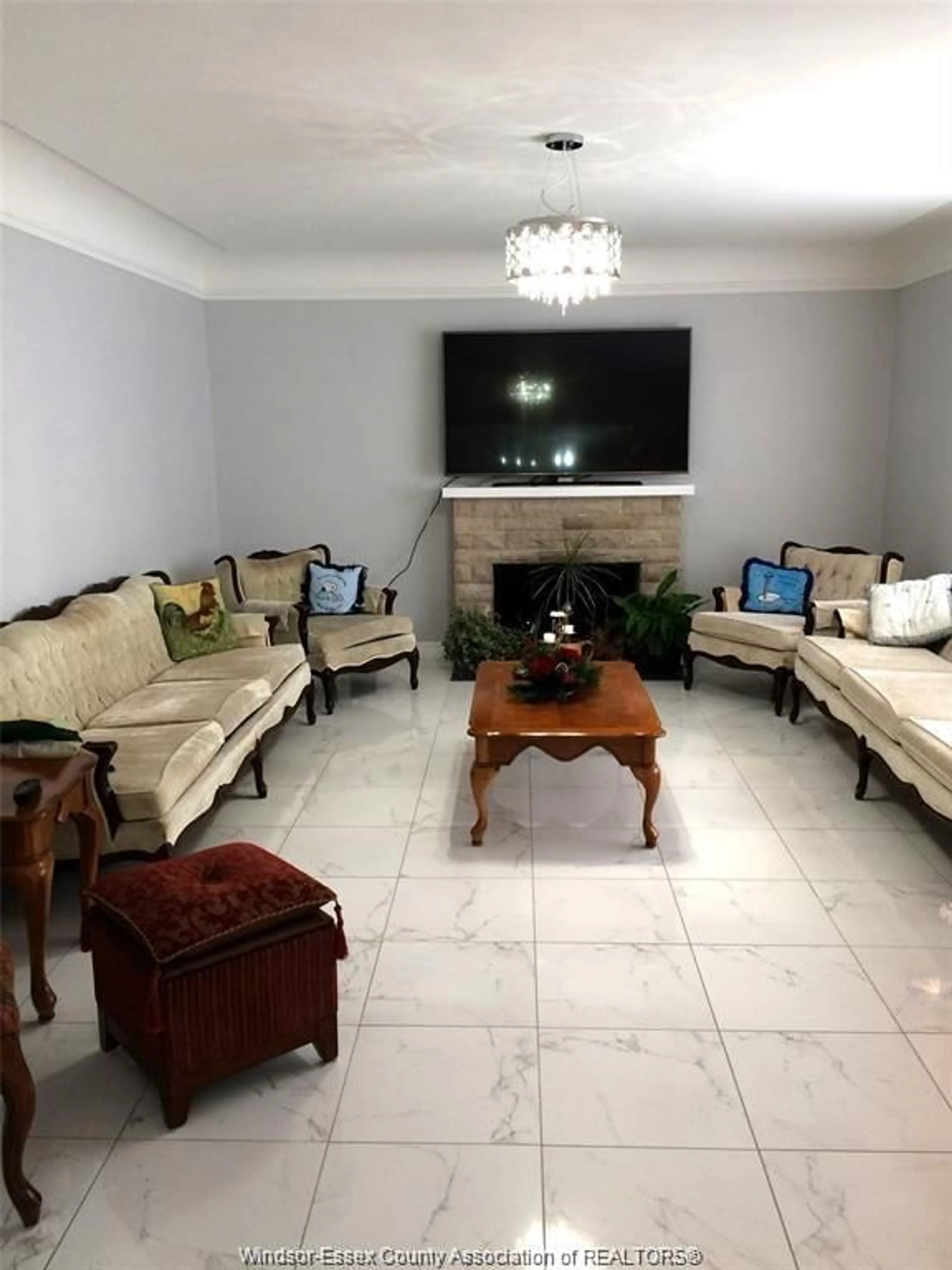 Living room with furniture, unknown for 214 SEACLIFF Dr, Leamington Ontario N8H 4B4