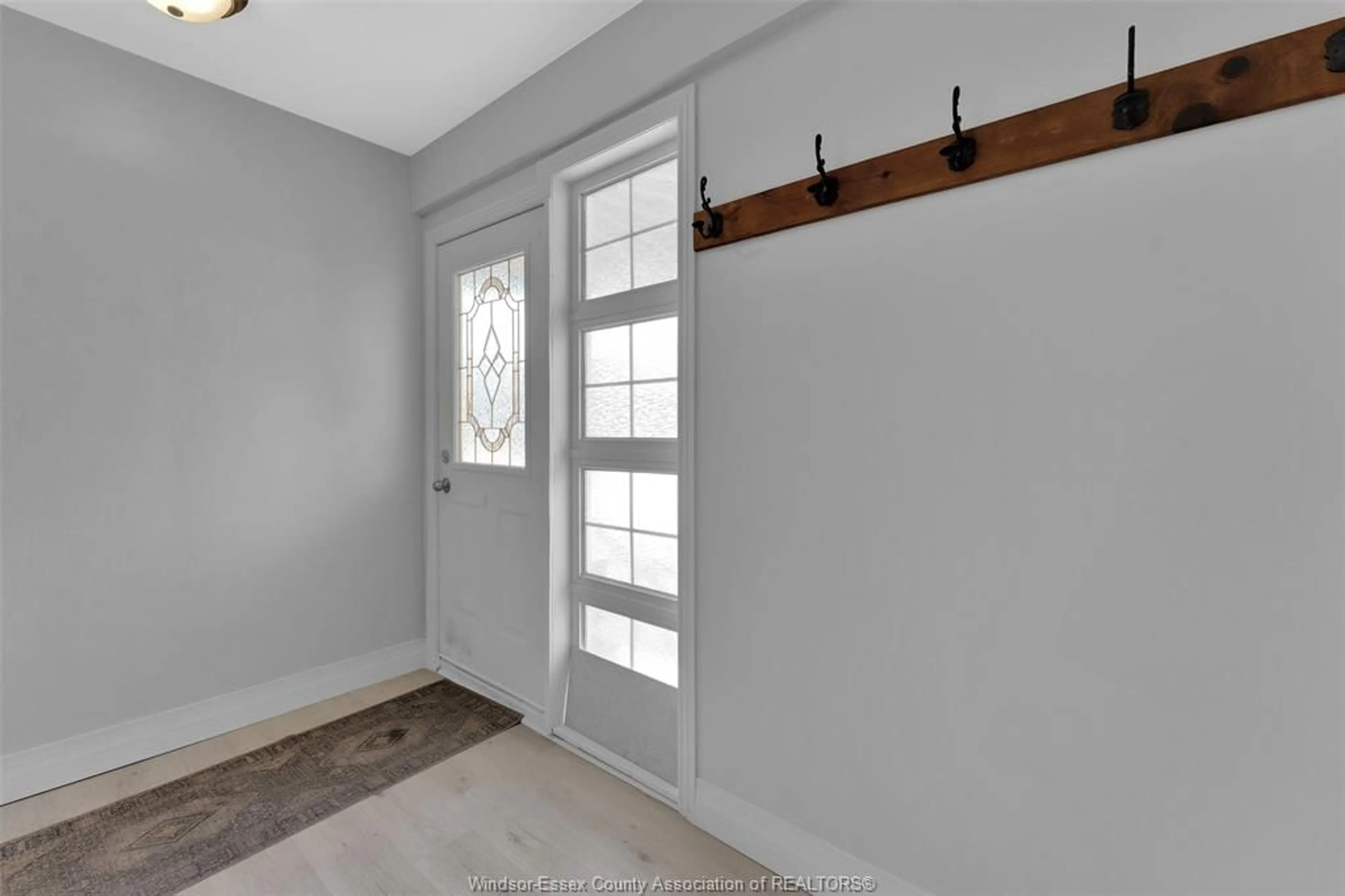 Indoor entryway for 1626 DROUILLARD, Windsor Ontario N8Y 2S3