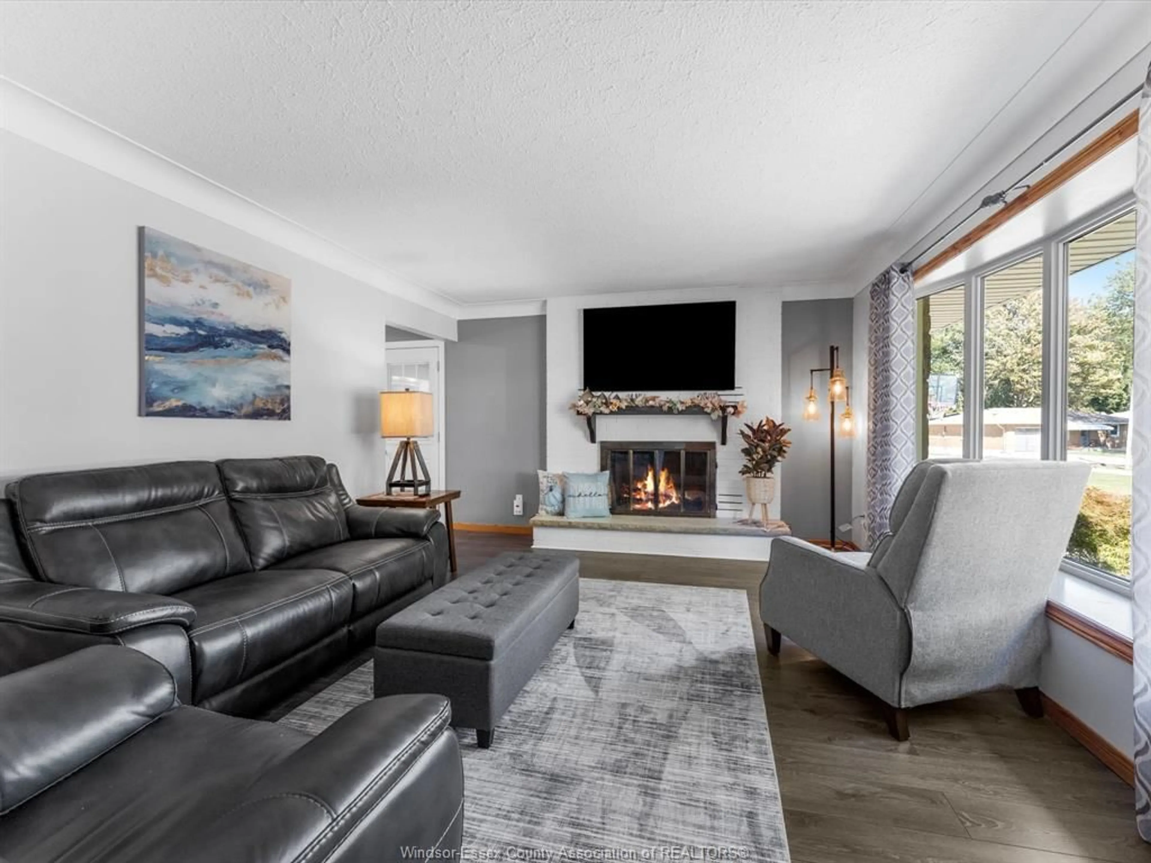 Living room with furniture, unknown for 17 BRUCE Crt, Wheatley Ontario N0P 2P0