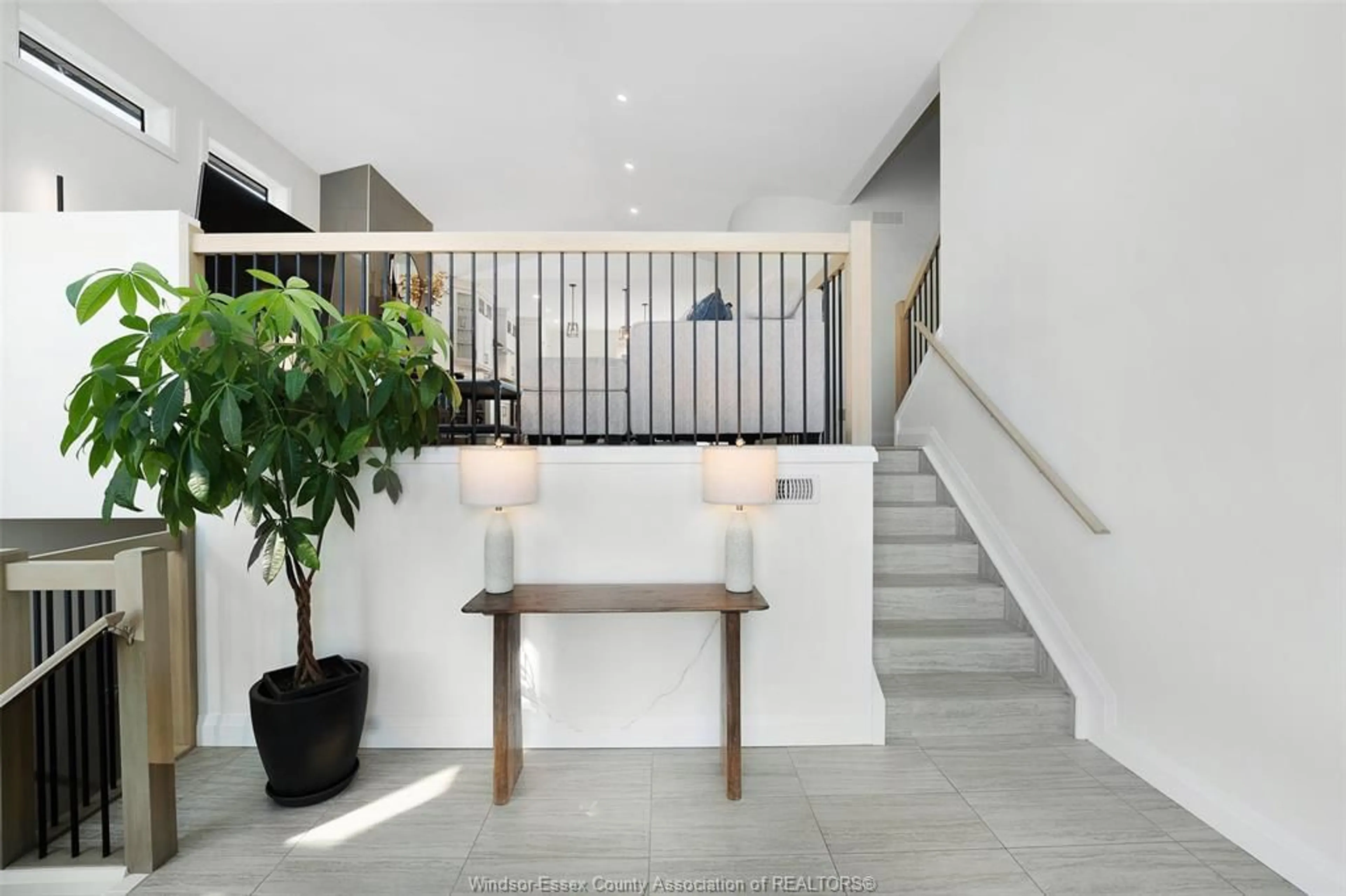 Indoor foyer for 205 MULLEN Cres, Amherstburg Ontario N9V 0C2