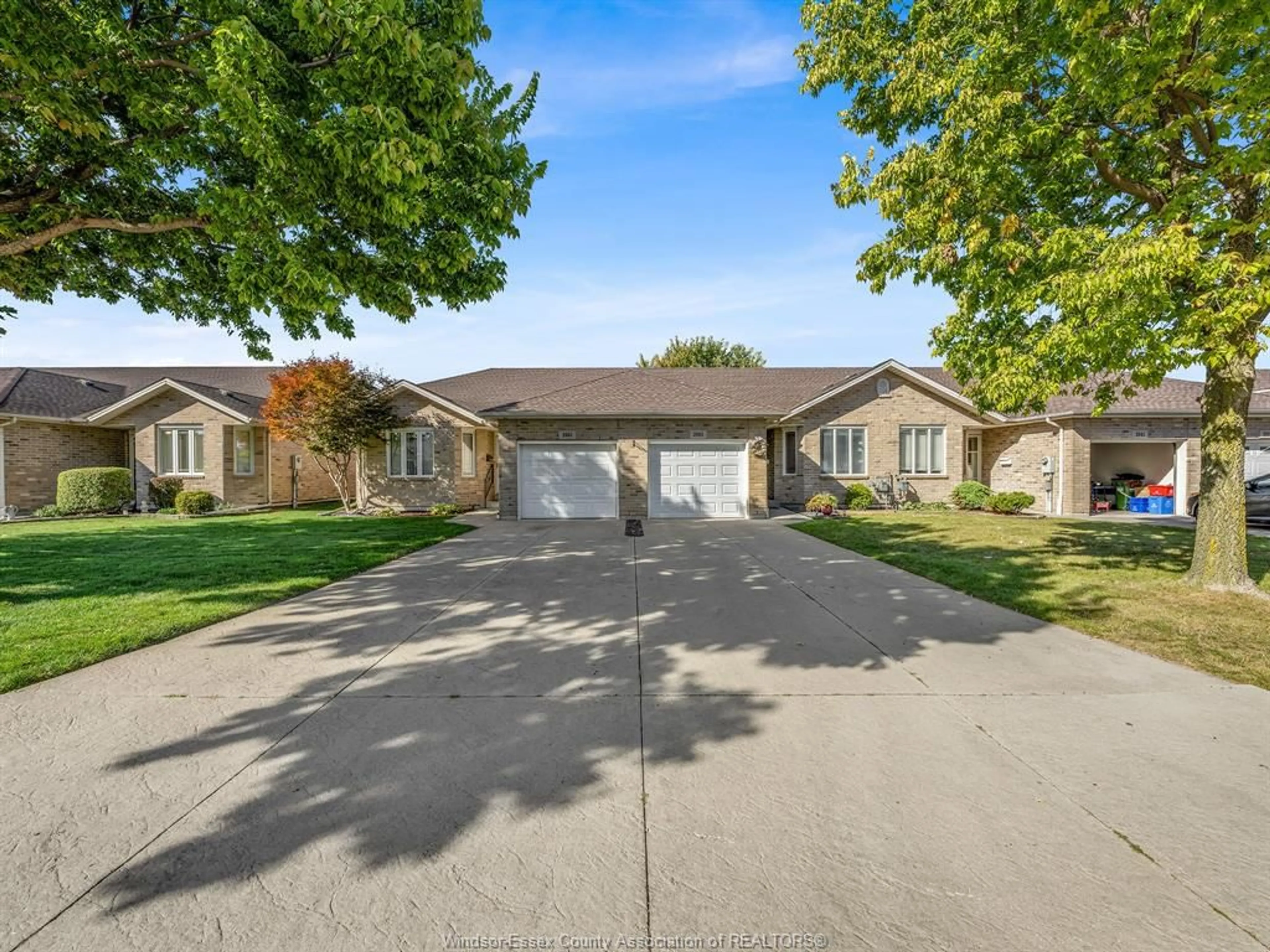 A pic from outside/outdoor area/front of a property/back of a property/a pic from drone, street for 2085 CLOVER Ave, Windsor Ontario N8P 1W5