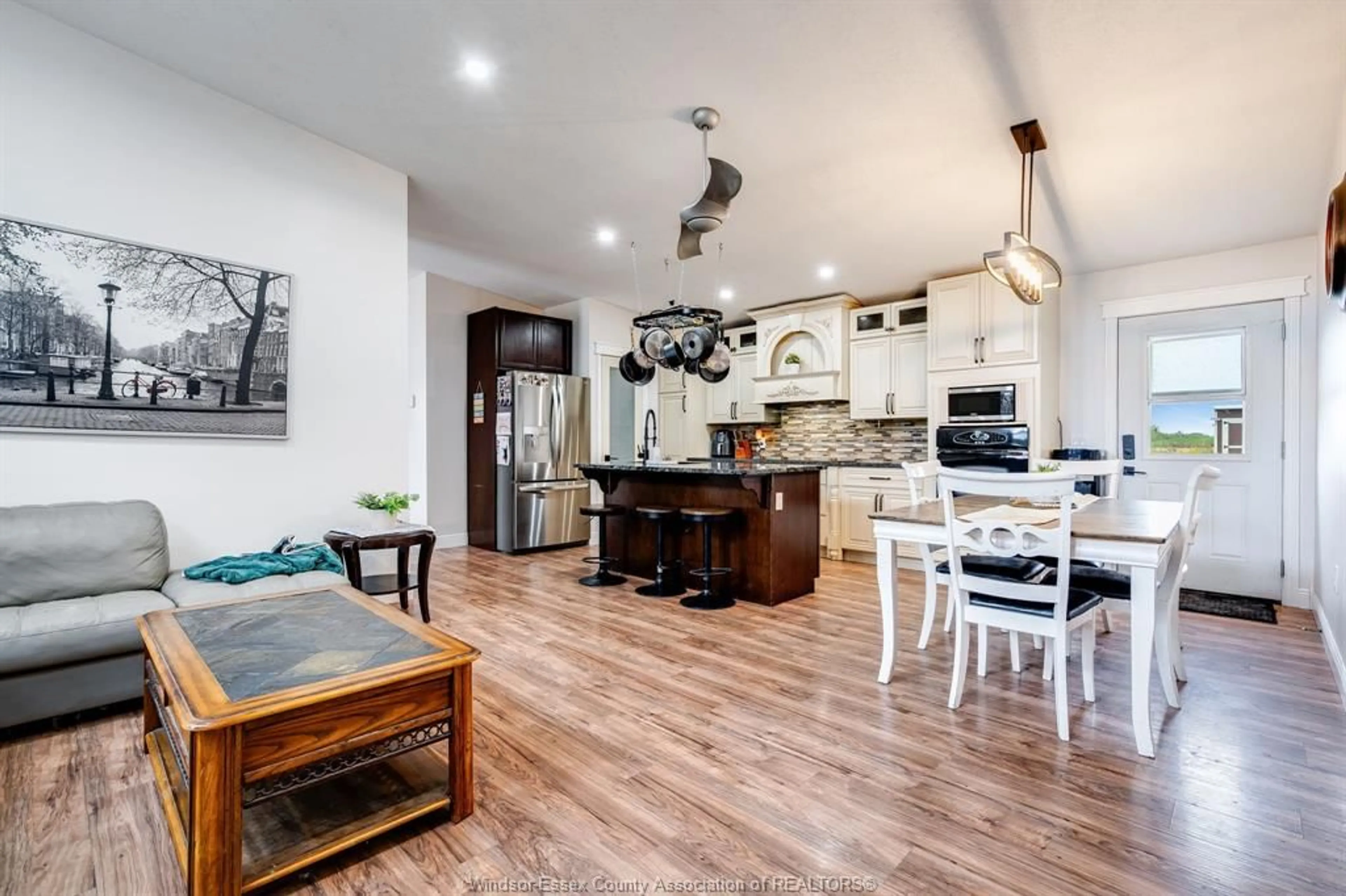 Open concept kitchen, wood/laminate floor for 127 William St, Chatham-Kent Ontario N0P 1W0