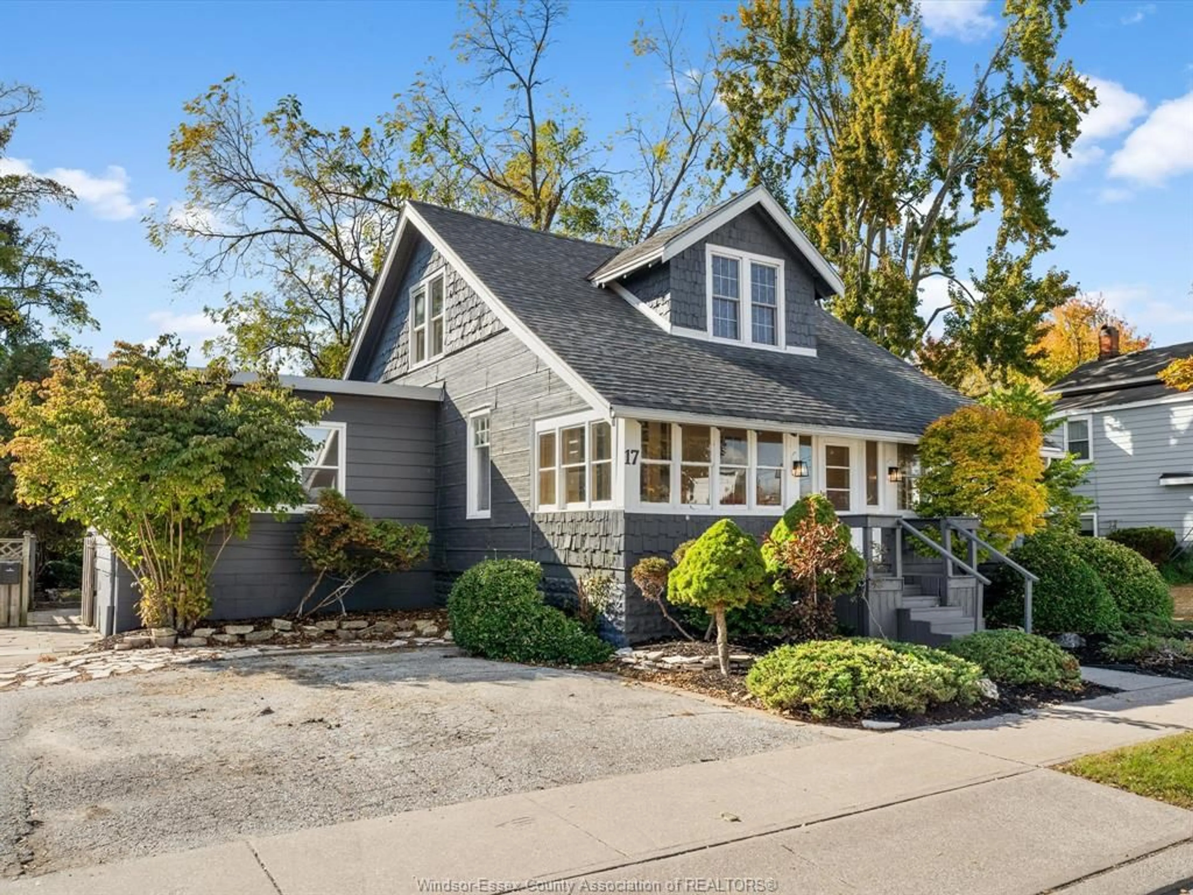 Home with vinyl exterior material, street for 17 Pearl Street West, Kingsville Ontario N9Y 1V3