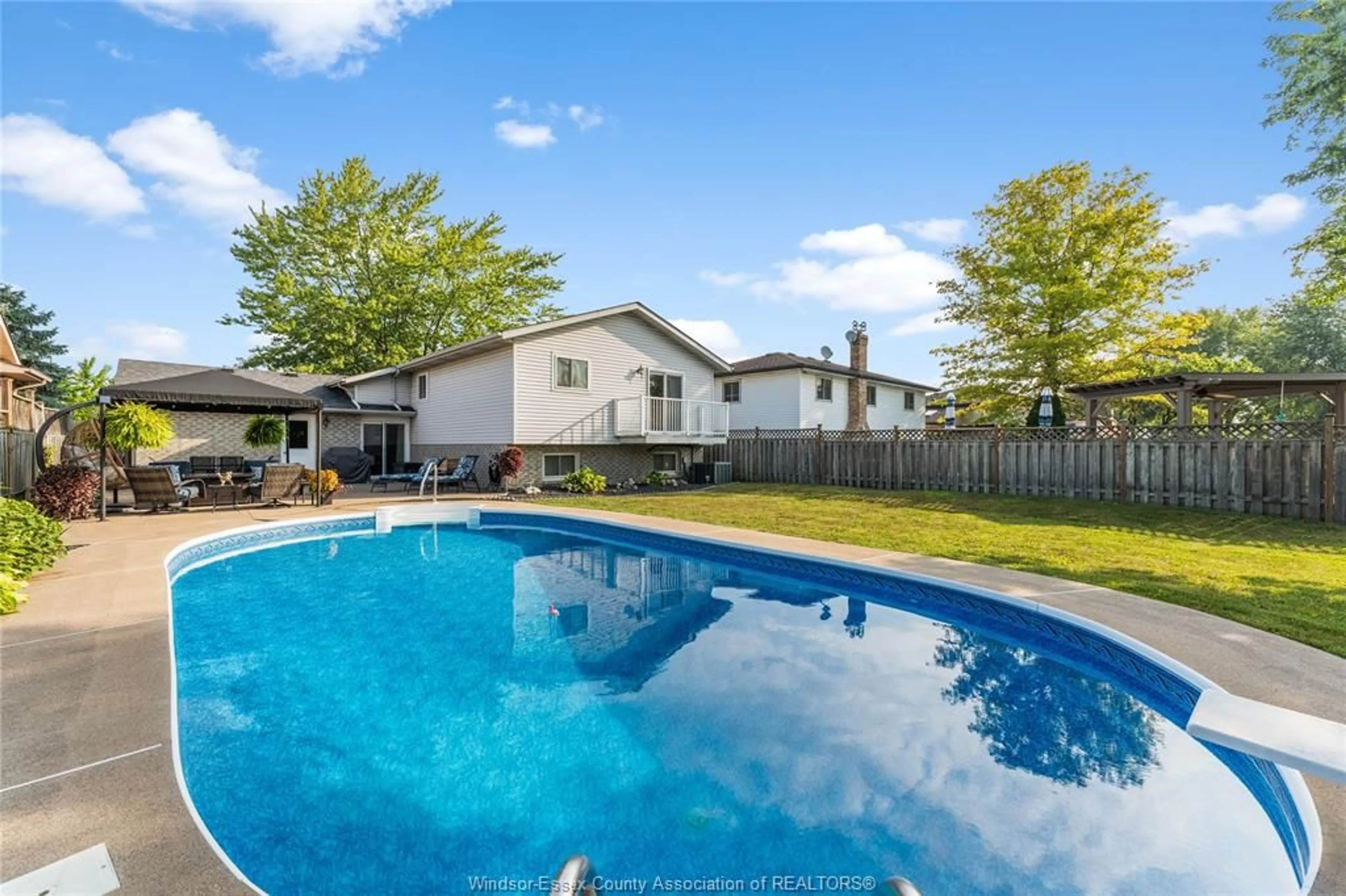 Pool for 1475 SUGARWOOD Cres, LaSalle Ontario N9H 2H3