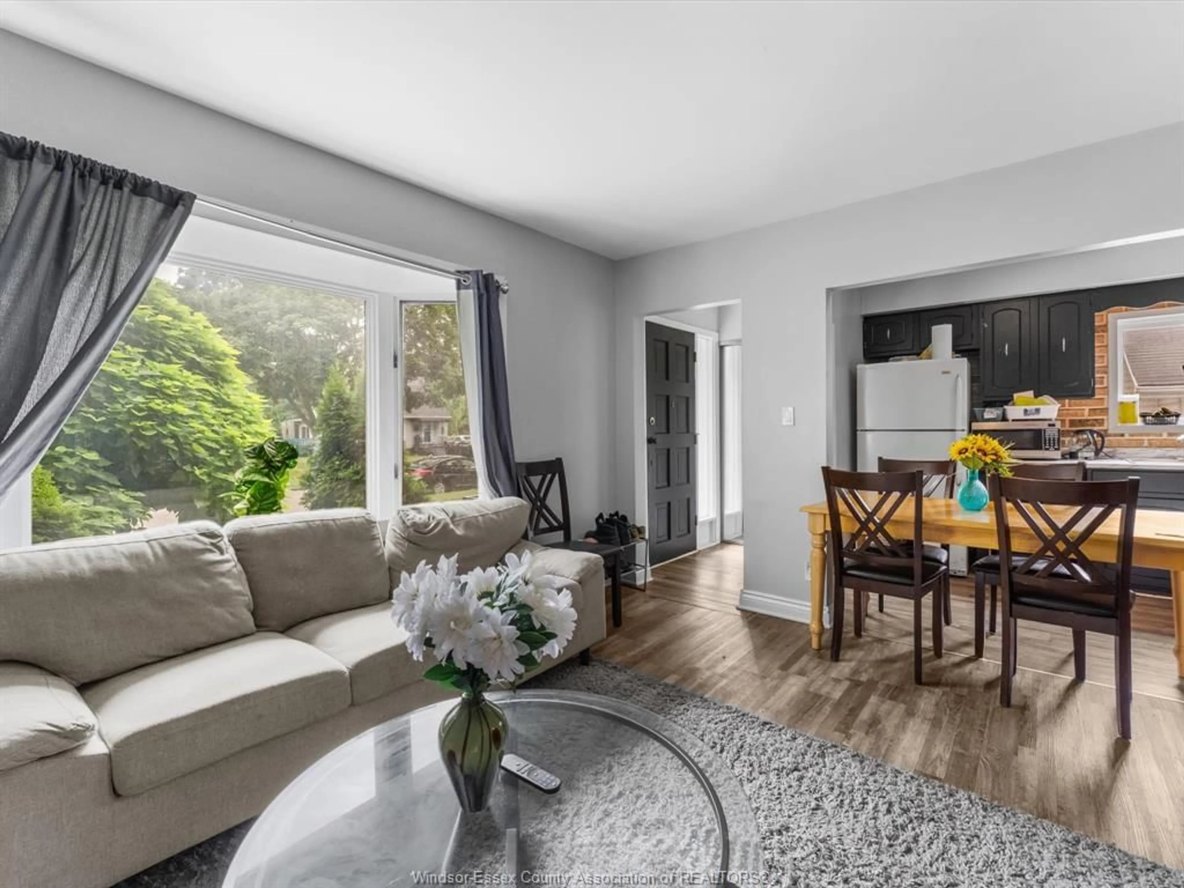 Living room with furniture, wood/laminate floor for 1017 Merritt Dr, Windsor Ontario N9B 3G5